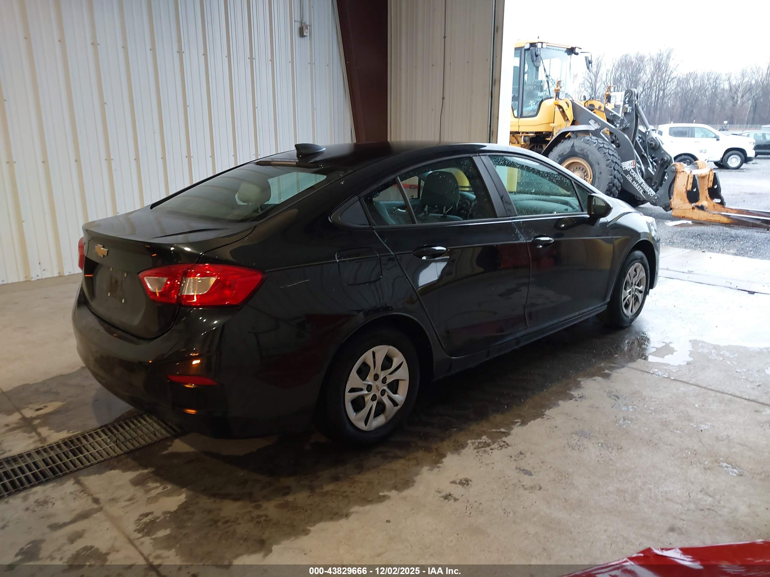 CHEVROLET CRUZE image 4