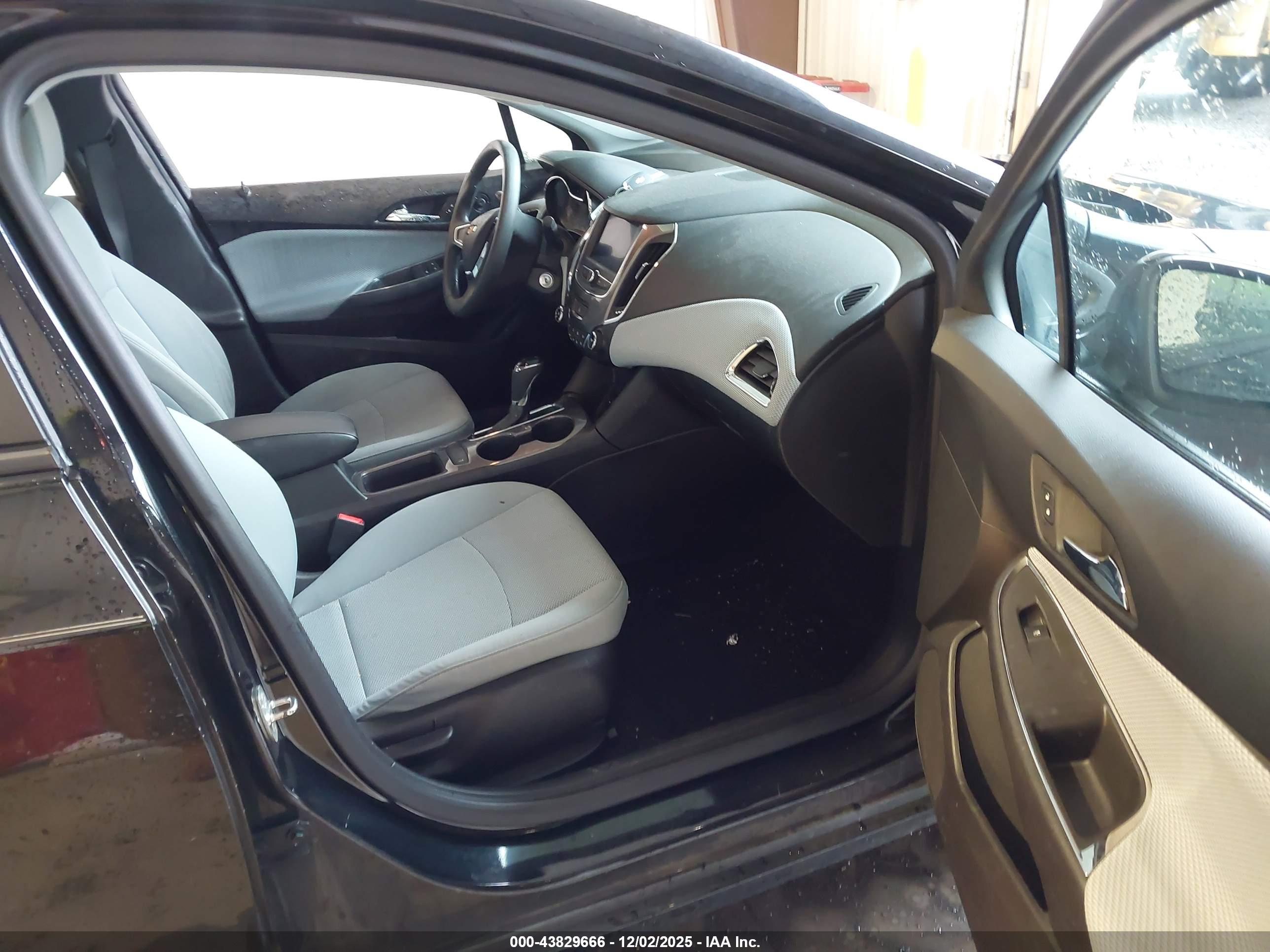 CHEVROLET CRUZE image 5