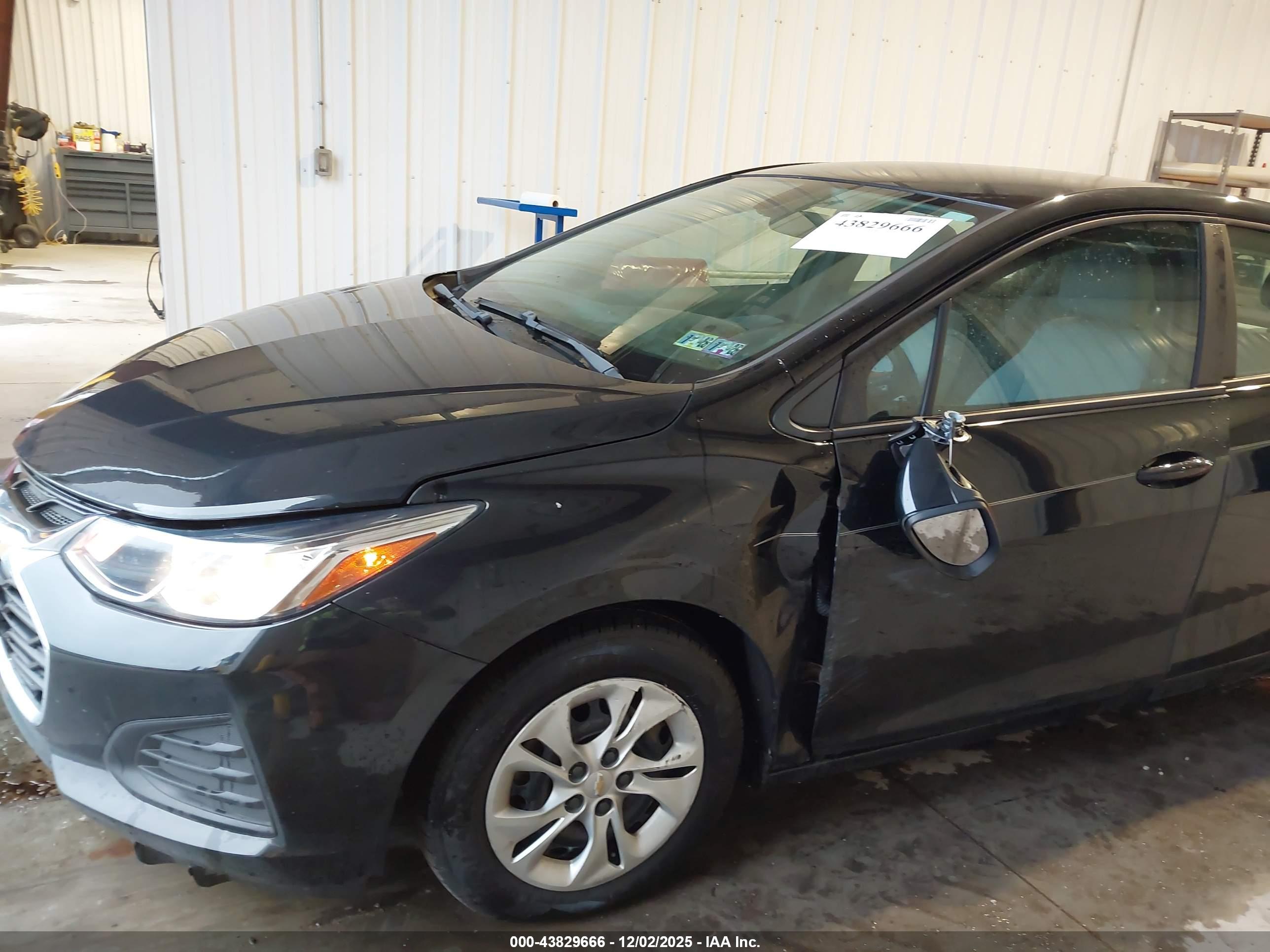 CHEVROLET CRUZE image 6