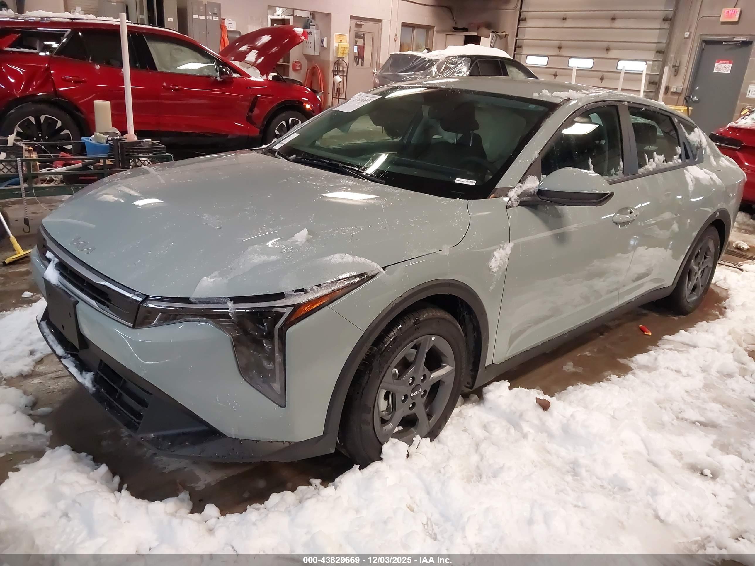 KIA K4 image 2