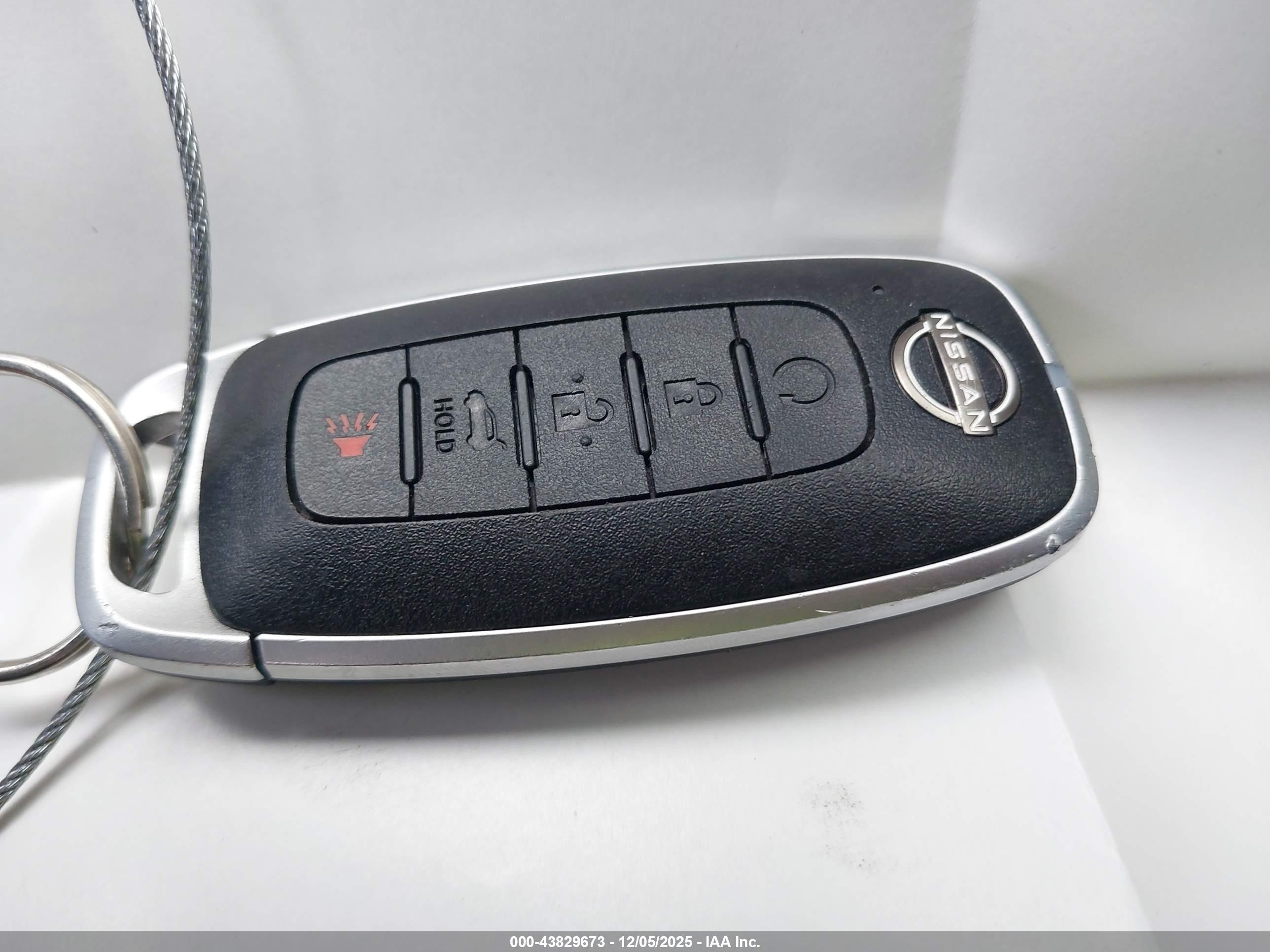 NISSAN ROGUE image 11