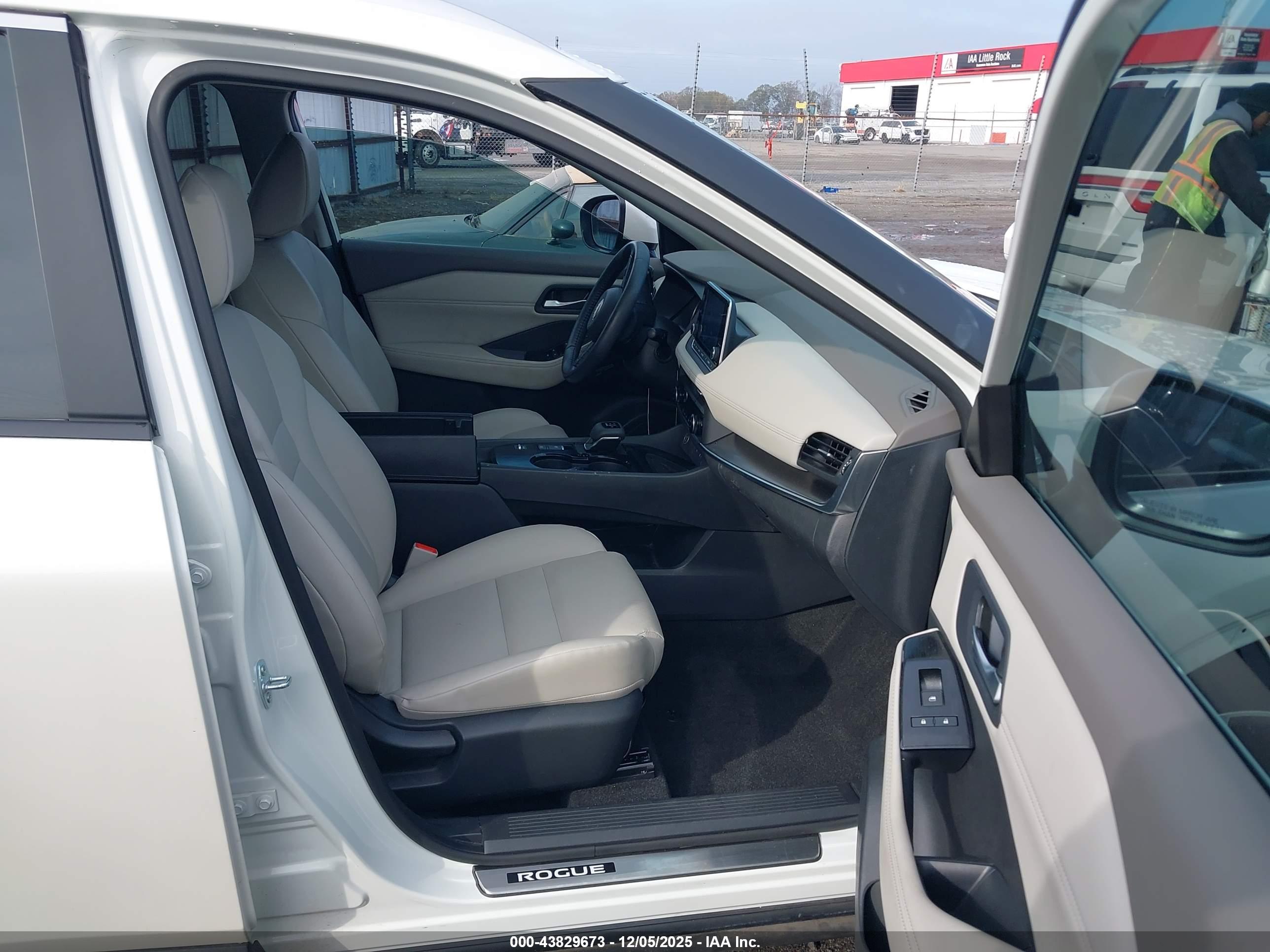 NISSAN ROGUE image 5
