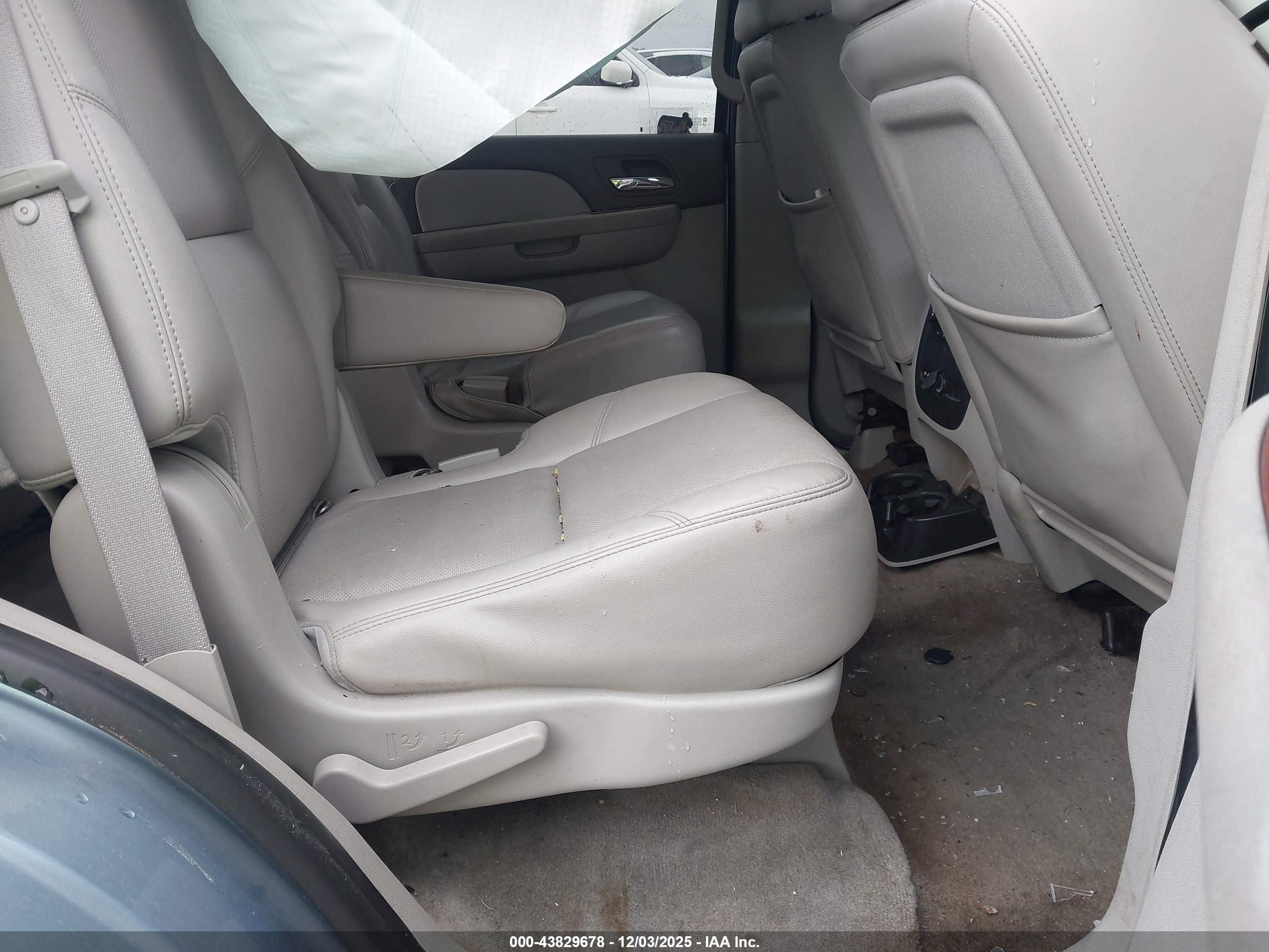 CHEVROLET TAHOE image 8