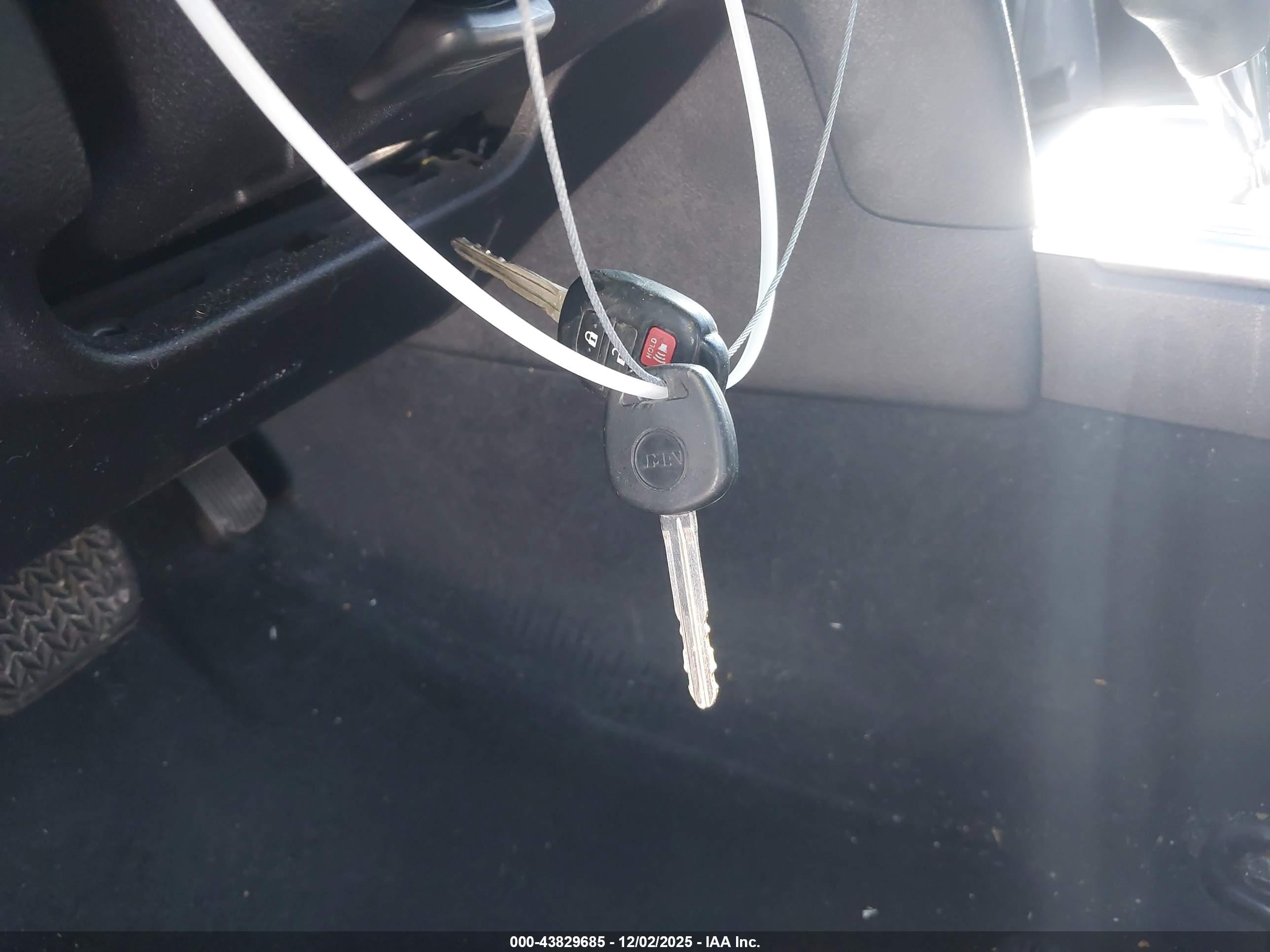 TOYOTA CAMRY image 11