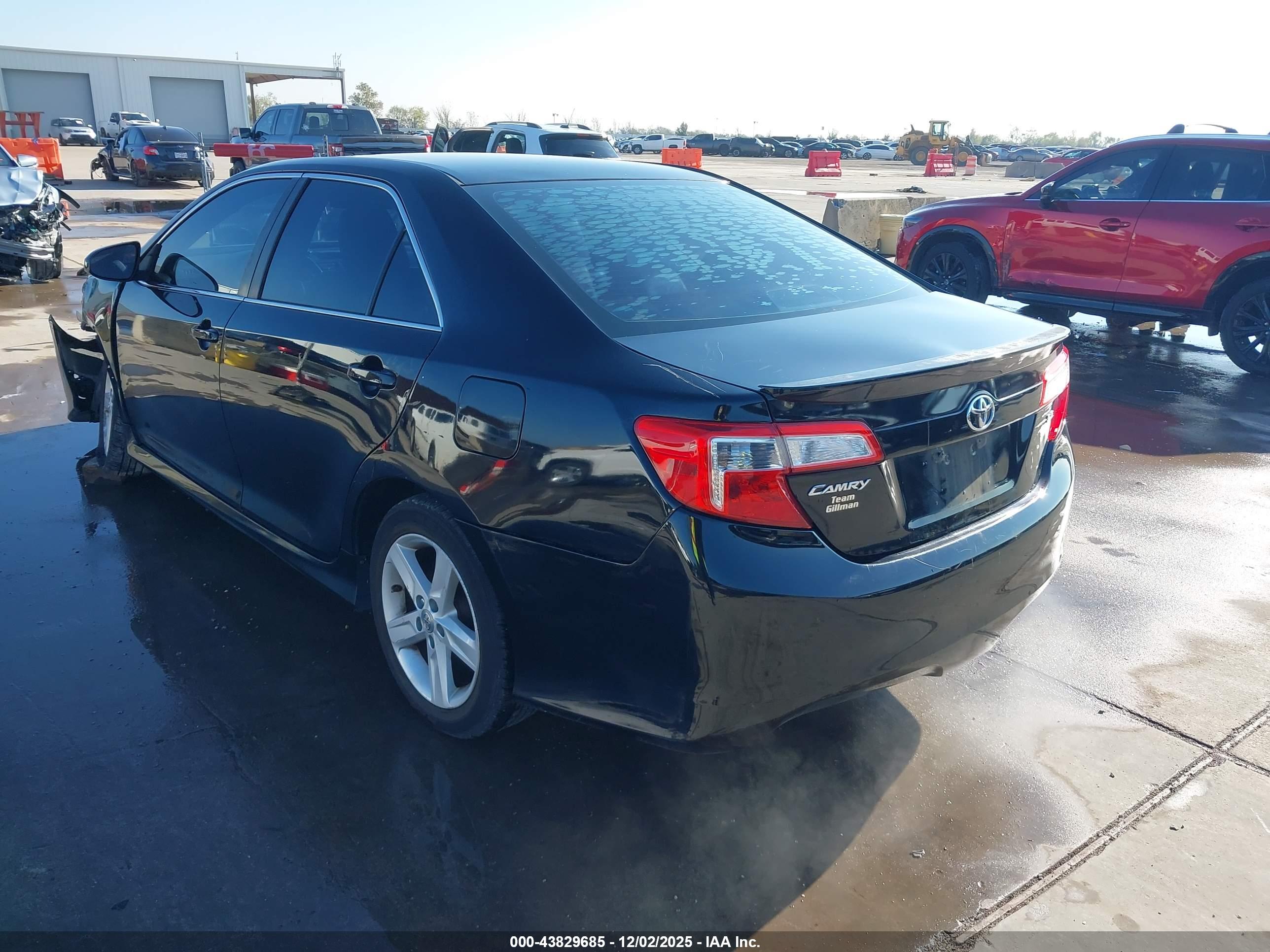 TOYOTA CAMRY image 3