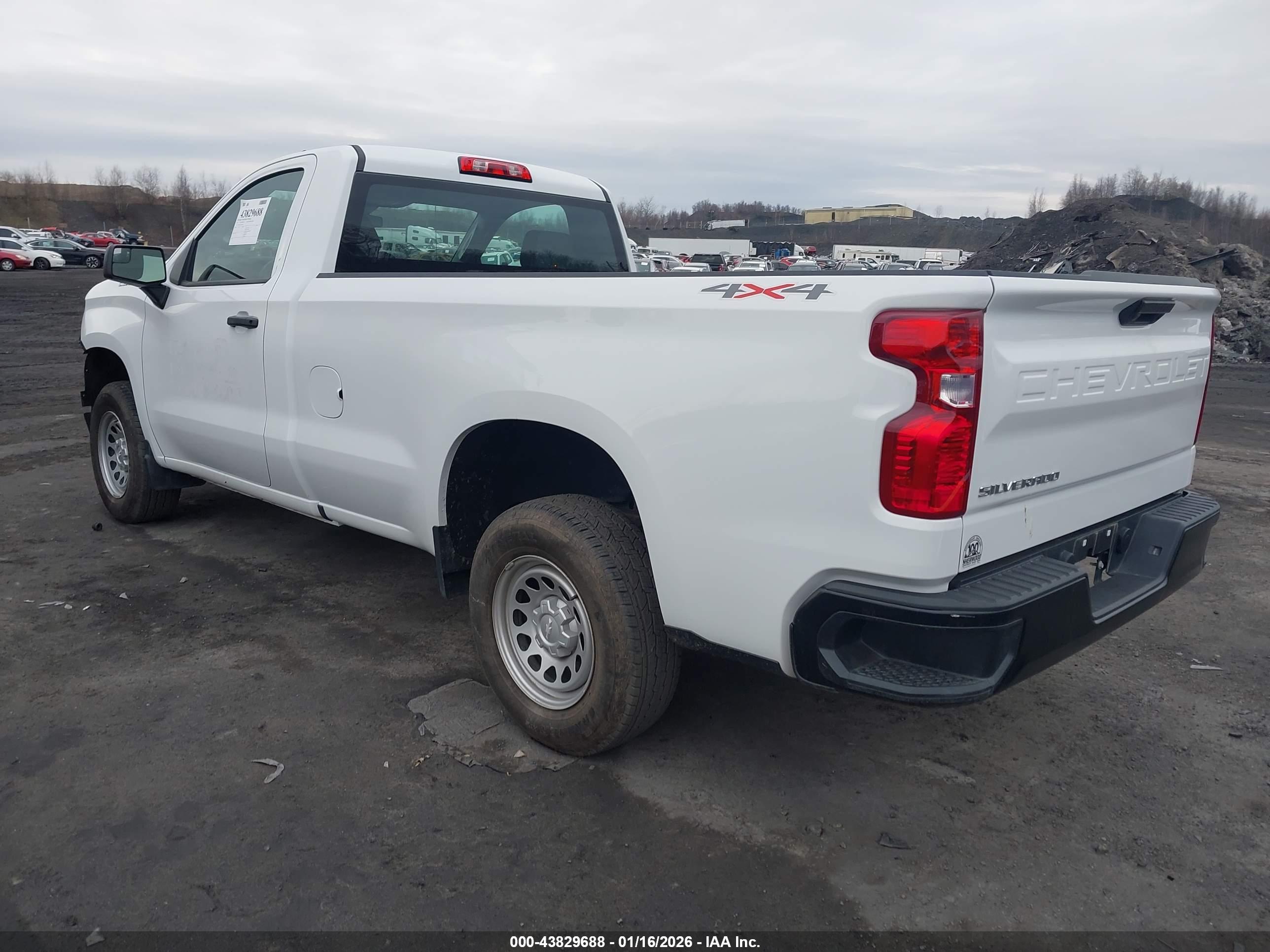 CHEVROLET SILVERADO image 3