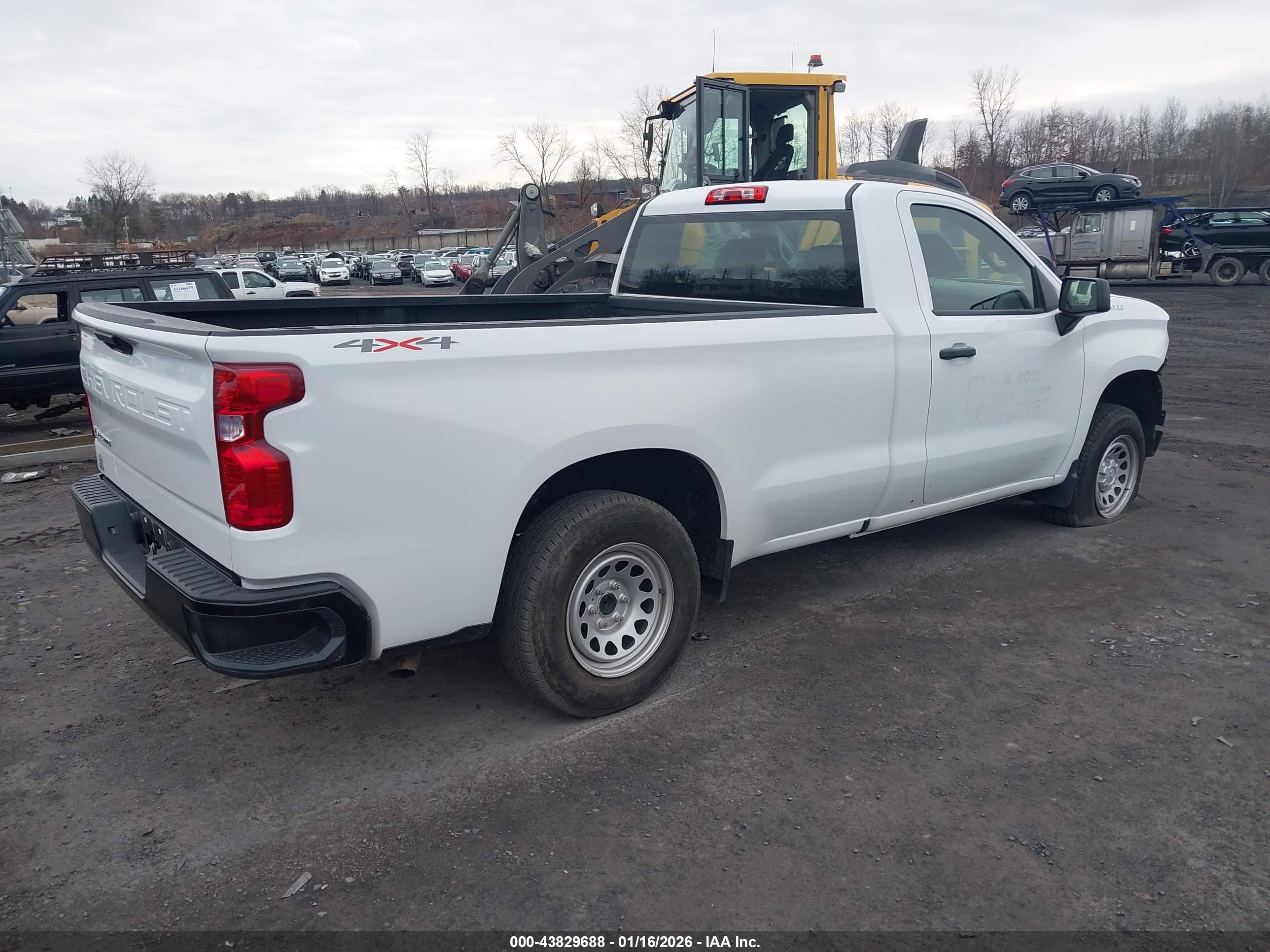 CHEVROLET SILVERADO image 4
