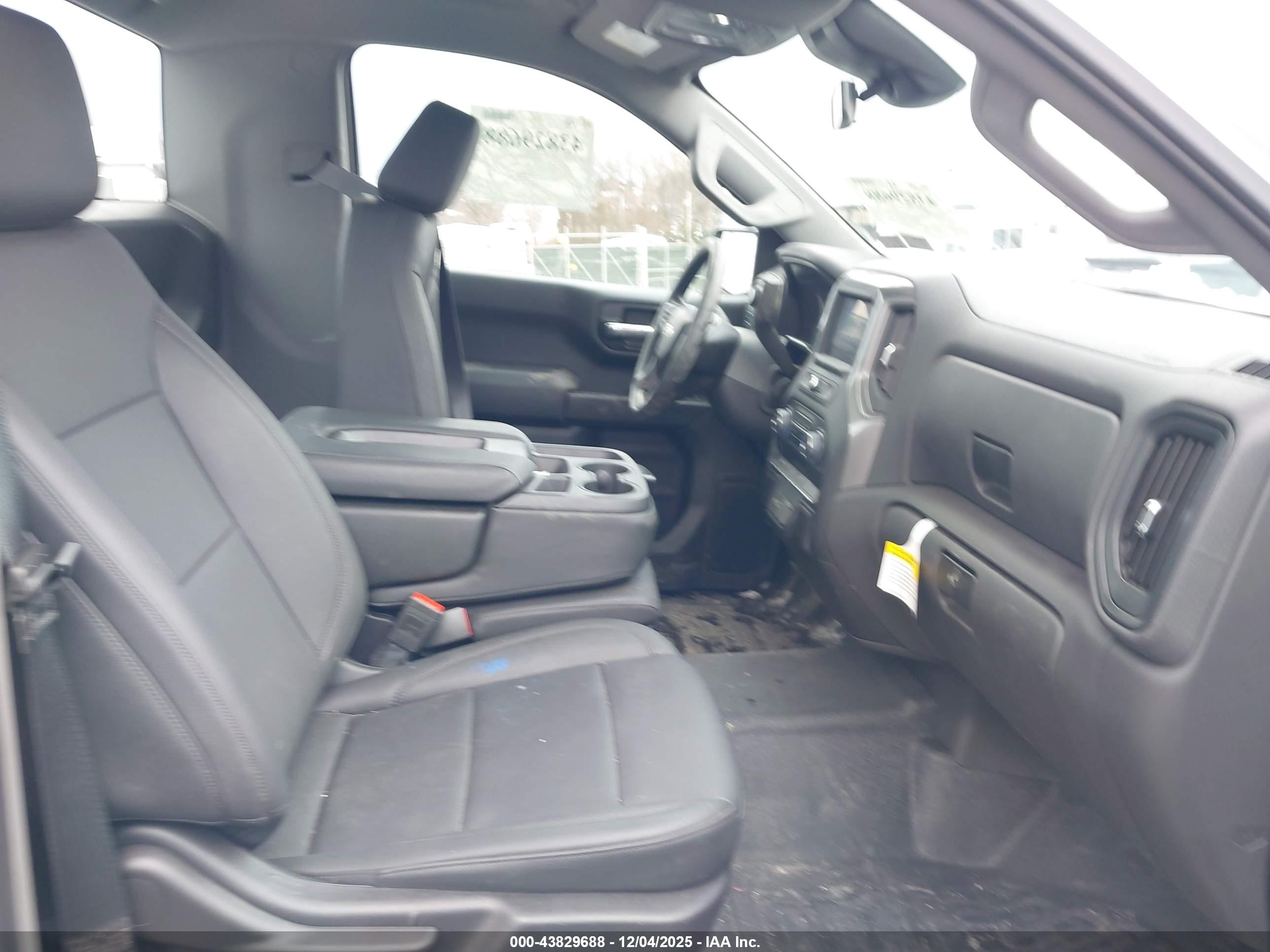 CHEVROLET SILVERADO image 5
