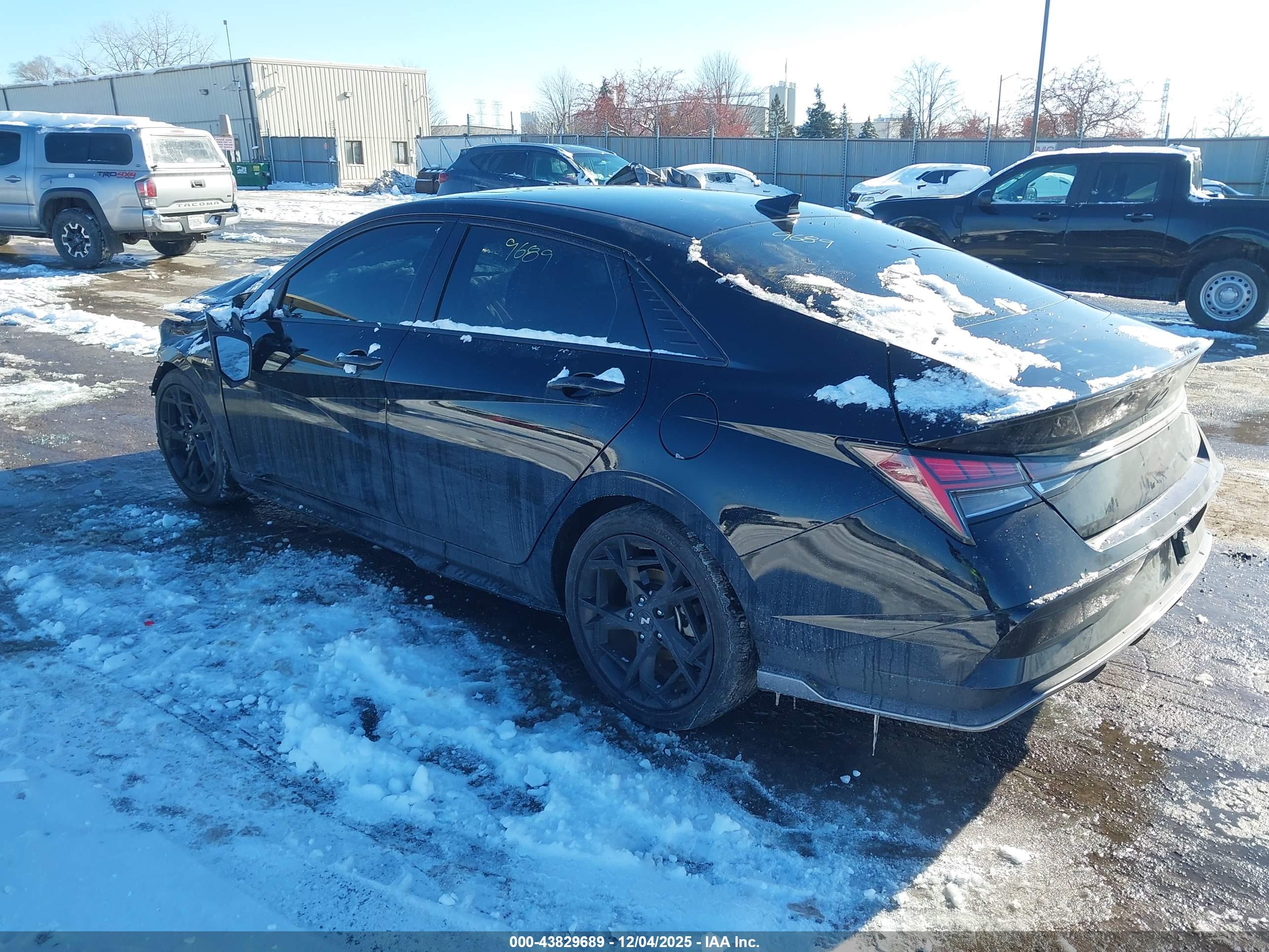 HYUNDAI ELANTRA image 3