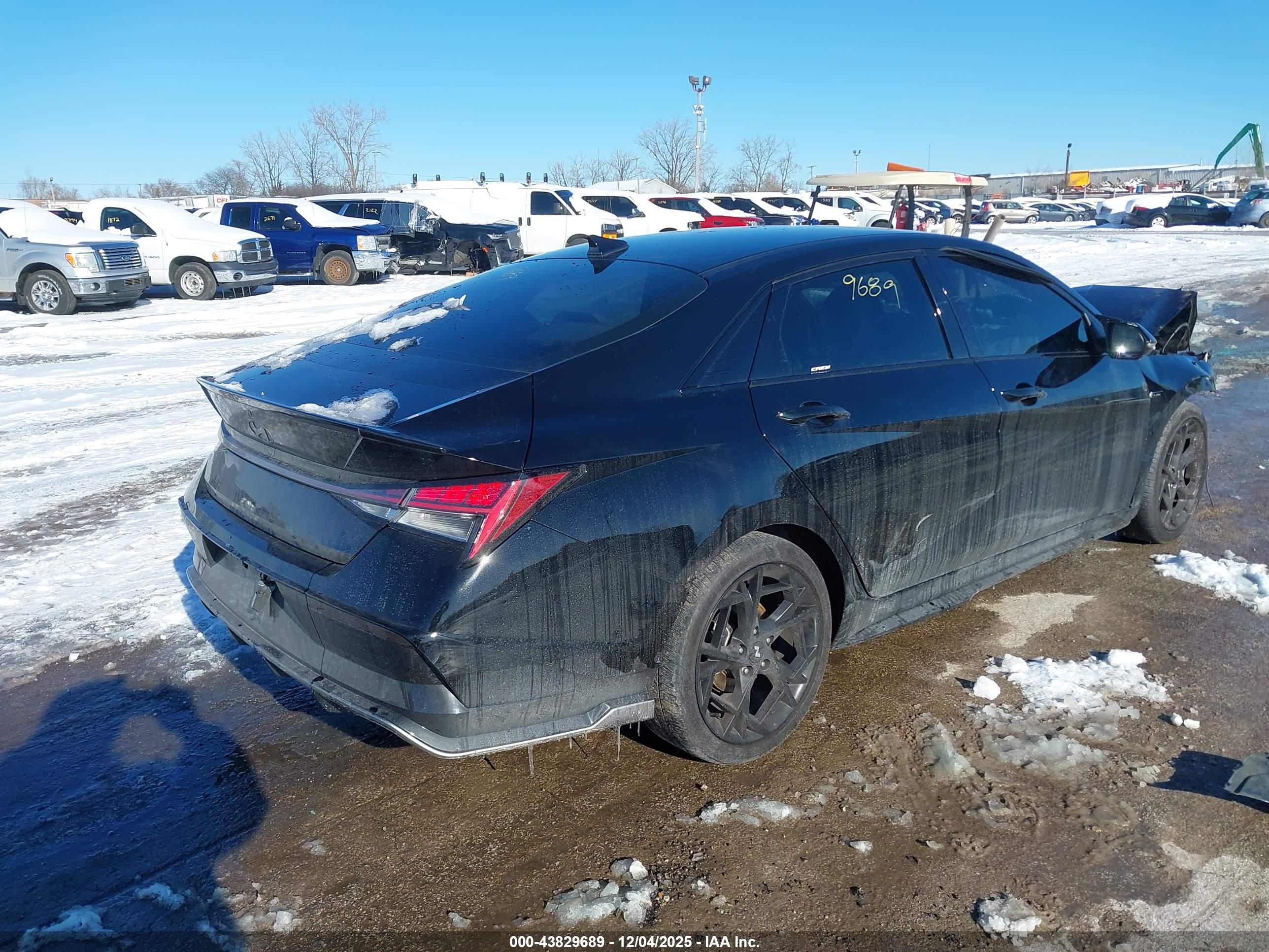 HYUNDAI ELANTRA image 4