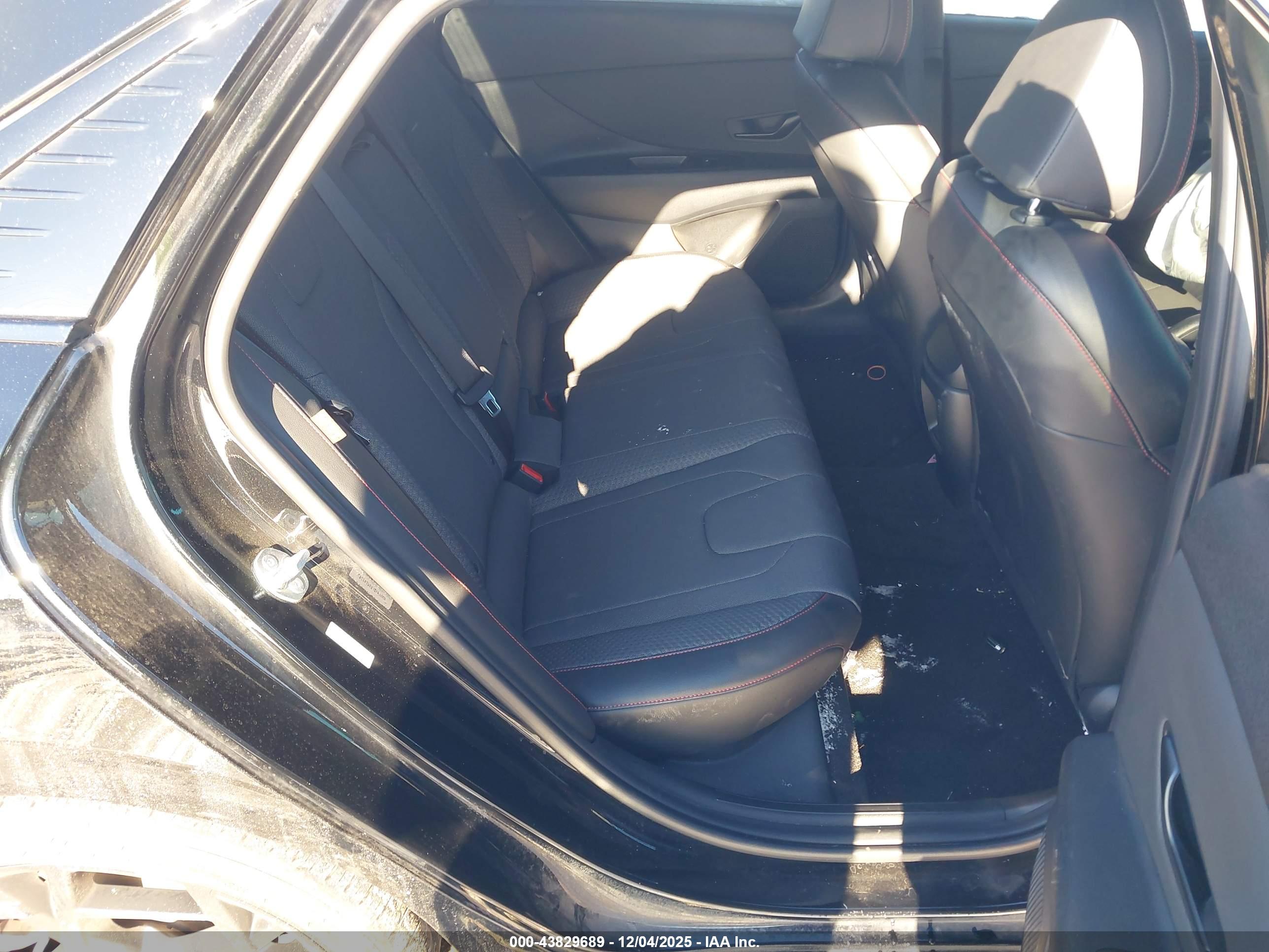 HYUNDAI ELANTRA image 8