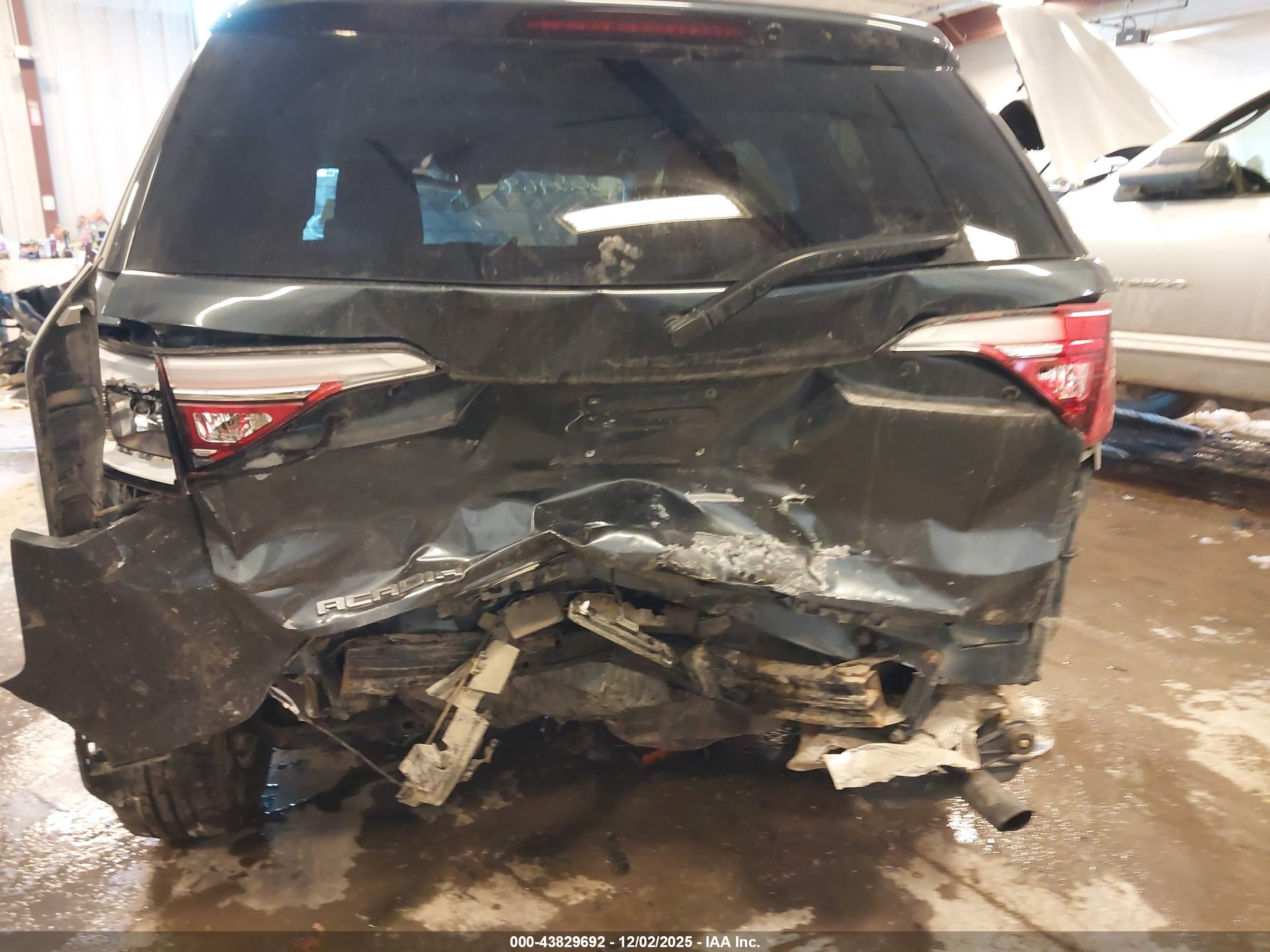 GMC ACADIA image 6