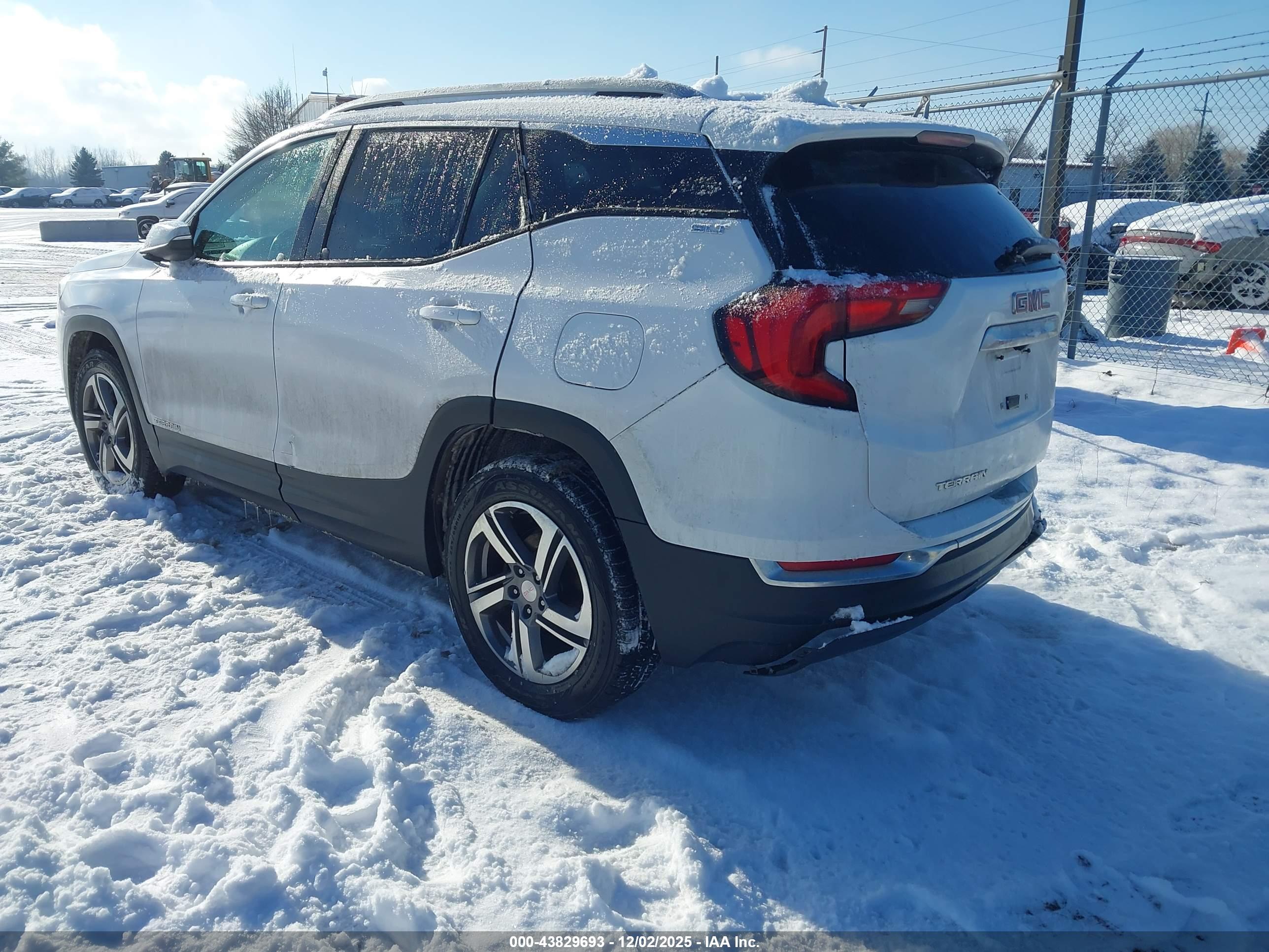 GMC TERRAIN image 3
