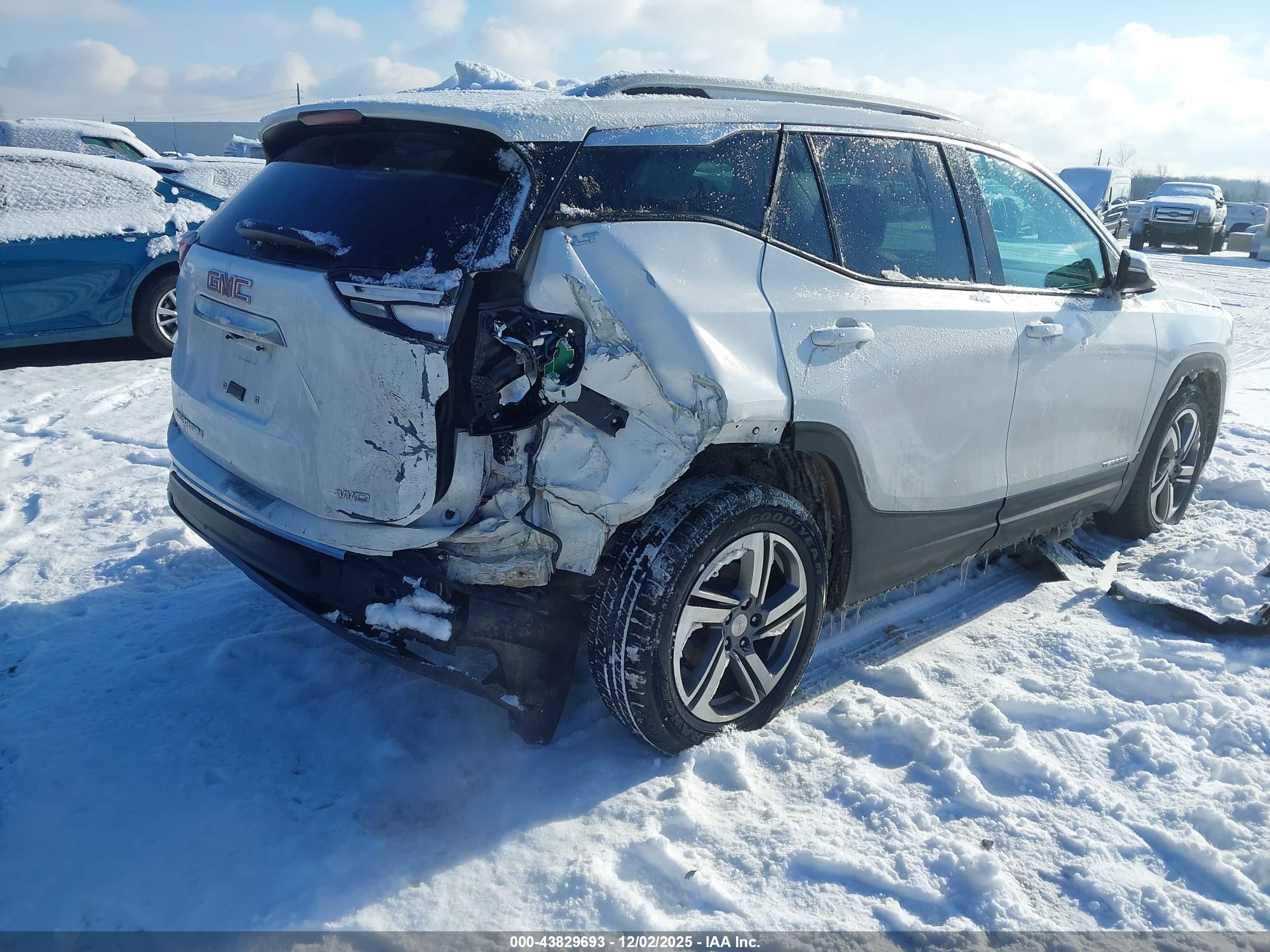 GMC TERRAIN image 4