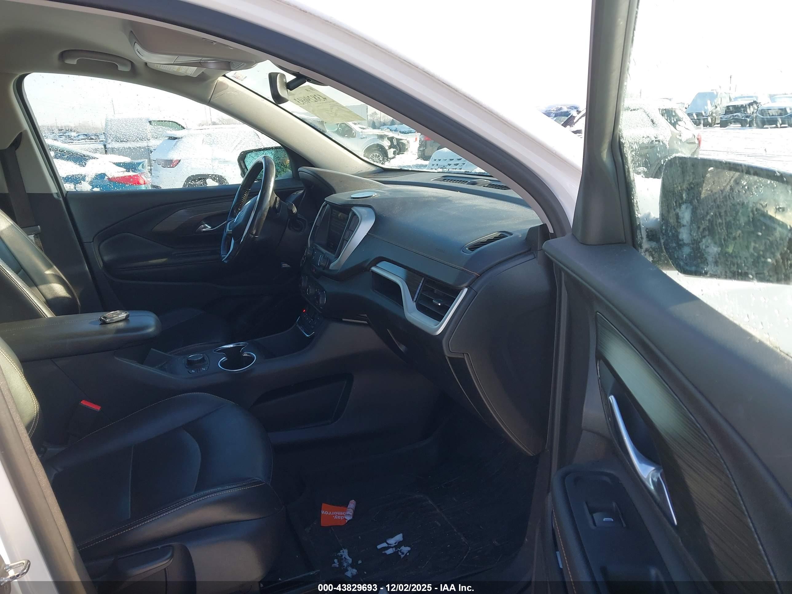 GMC TERRAIN image 5