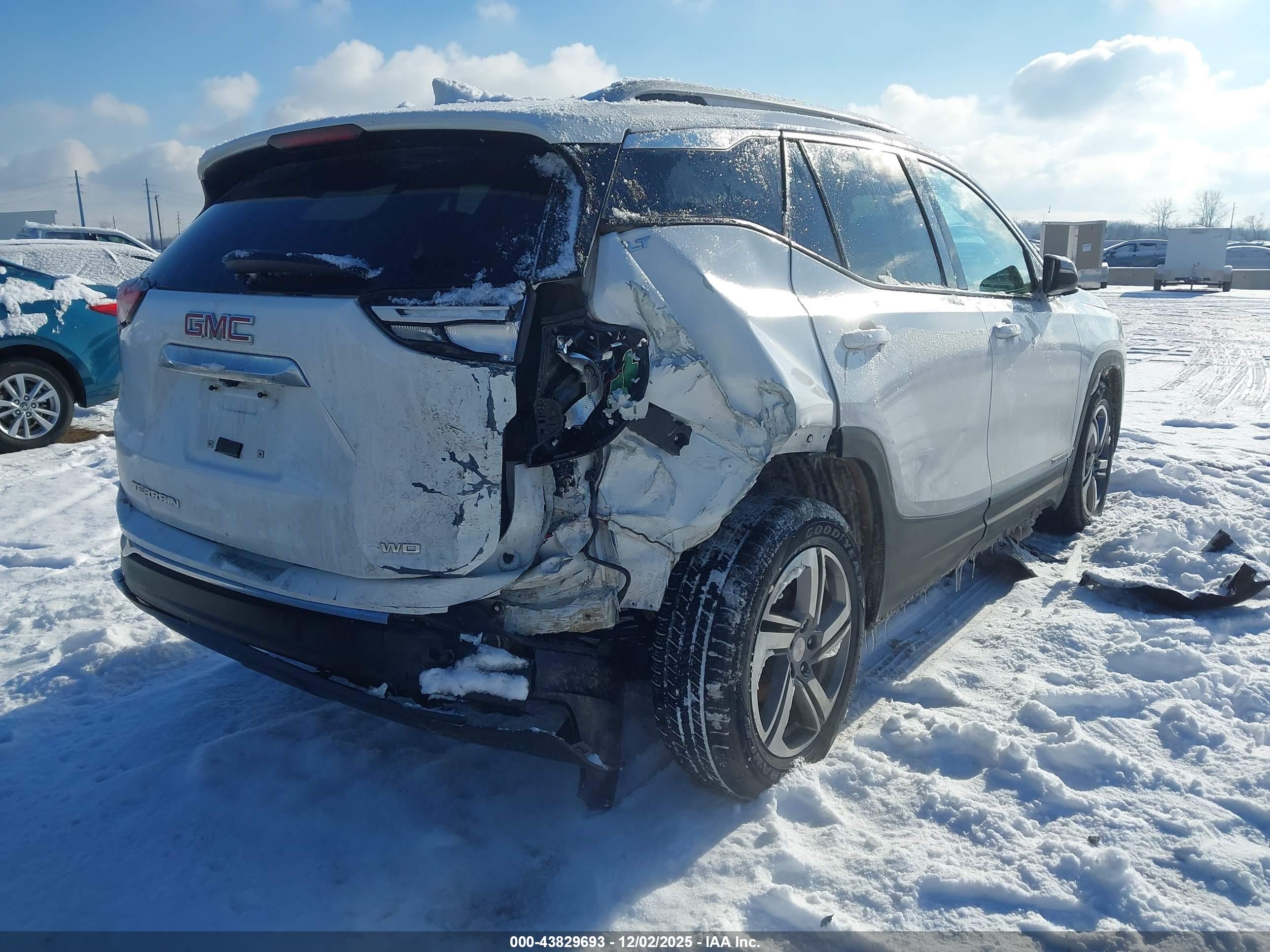 GMC TERRAIN image 6
