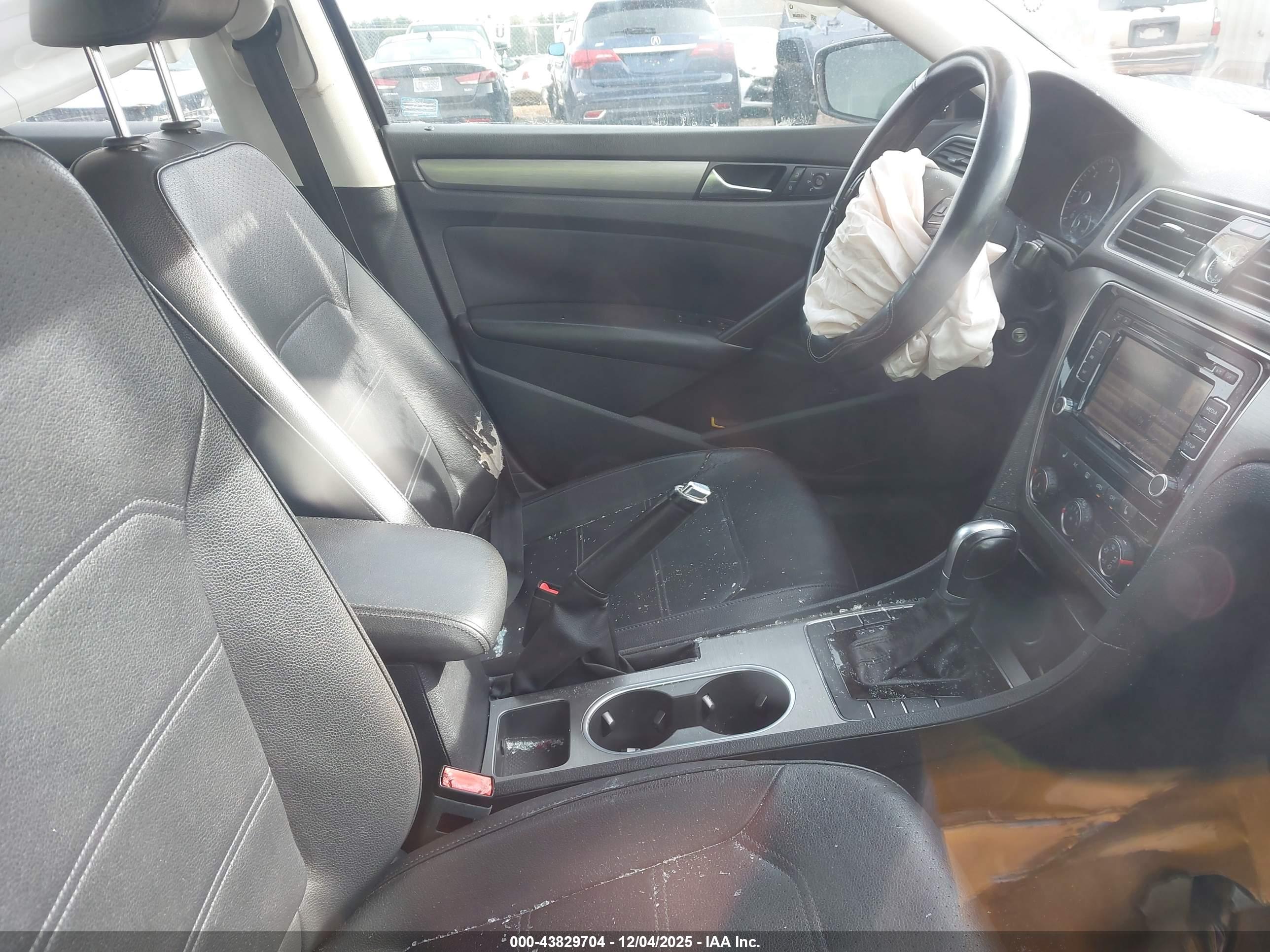 VOLKSWAGEN PASSAT image 5