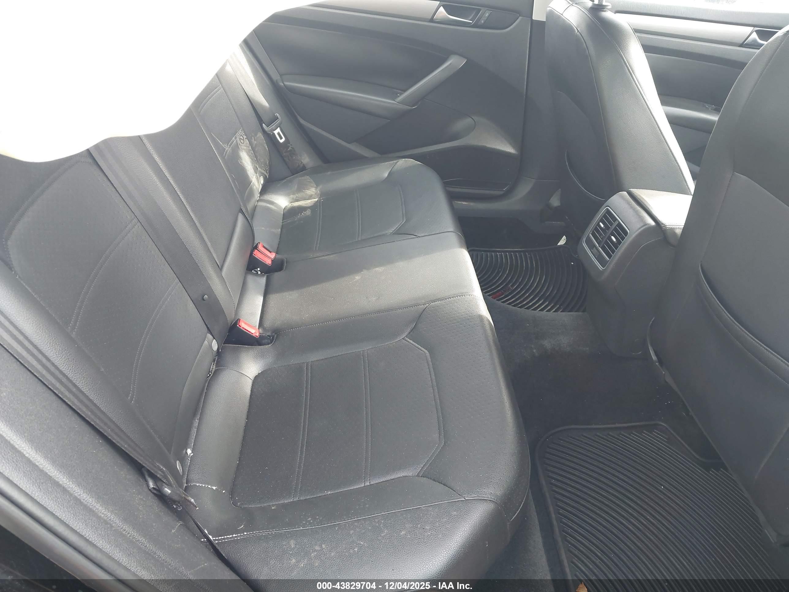 VOLKSWAGEN PASSAT image 8