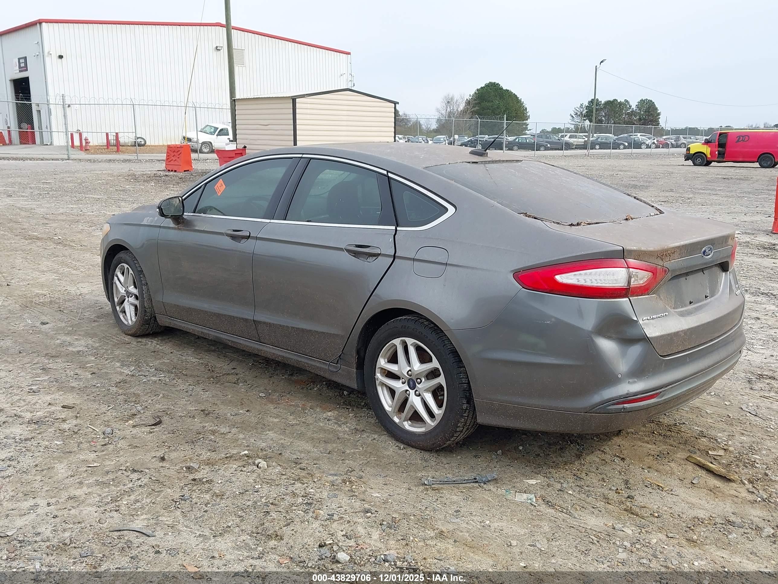 FORD FUSION image 3
