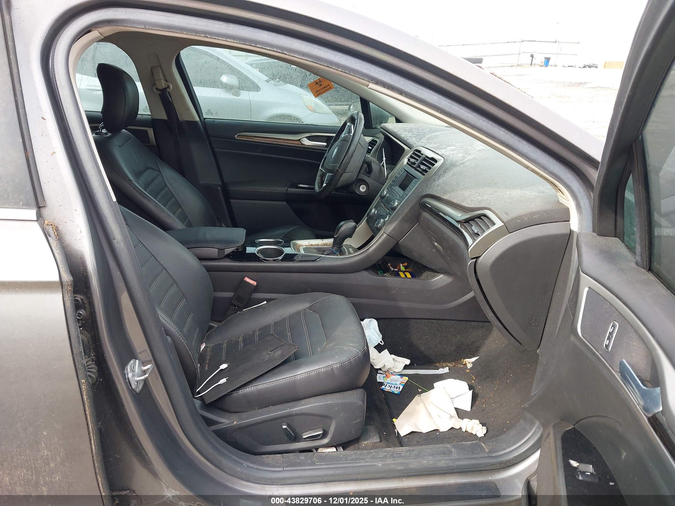 FORD FUSION image 5
