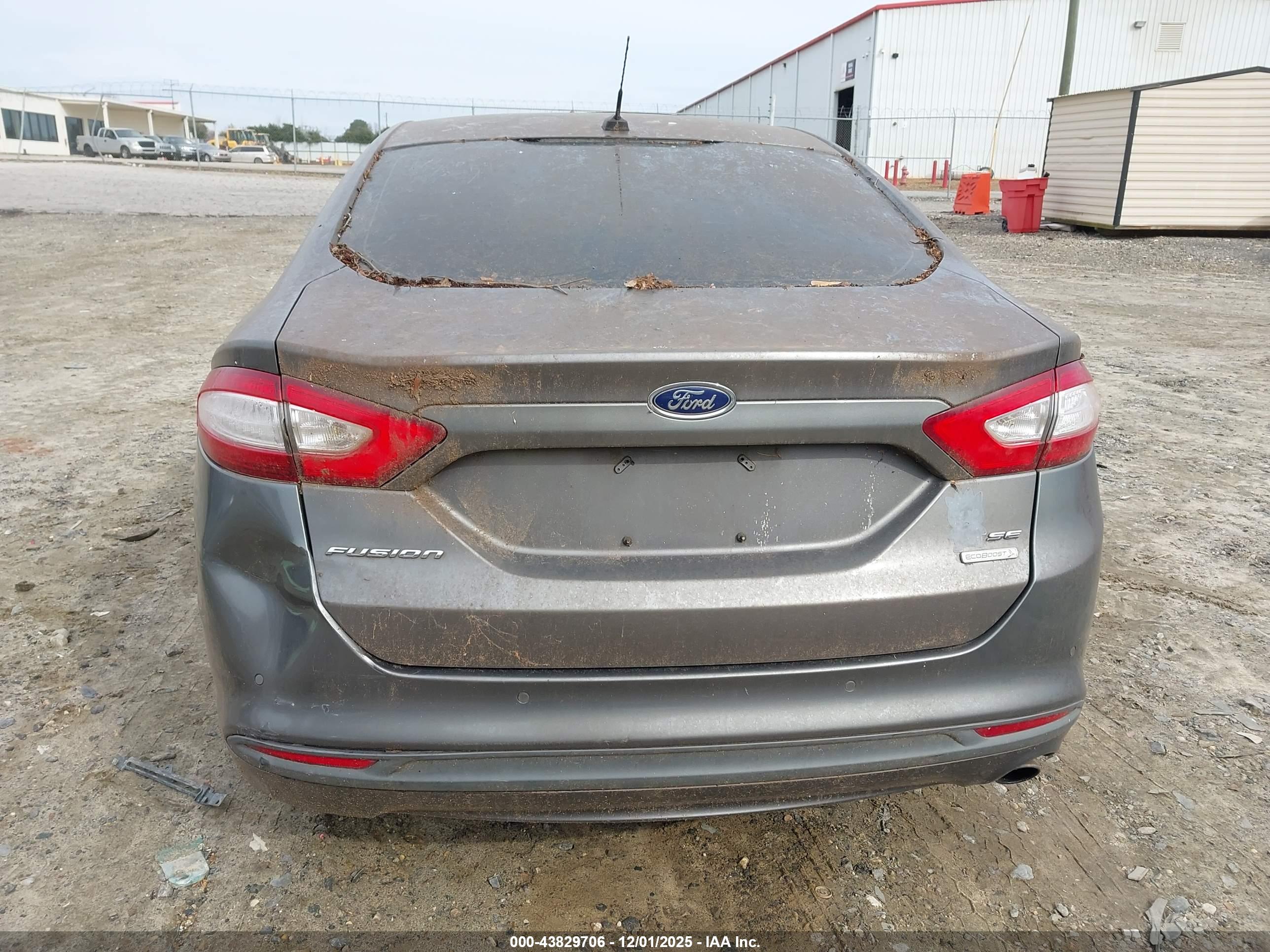 FORD FUSION image 6