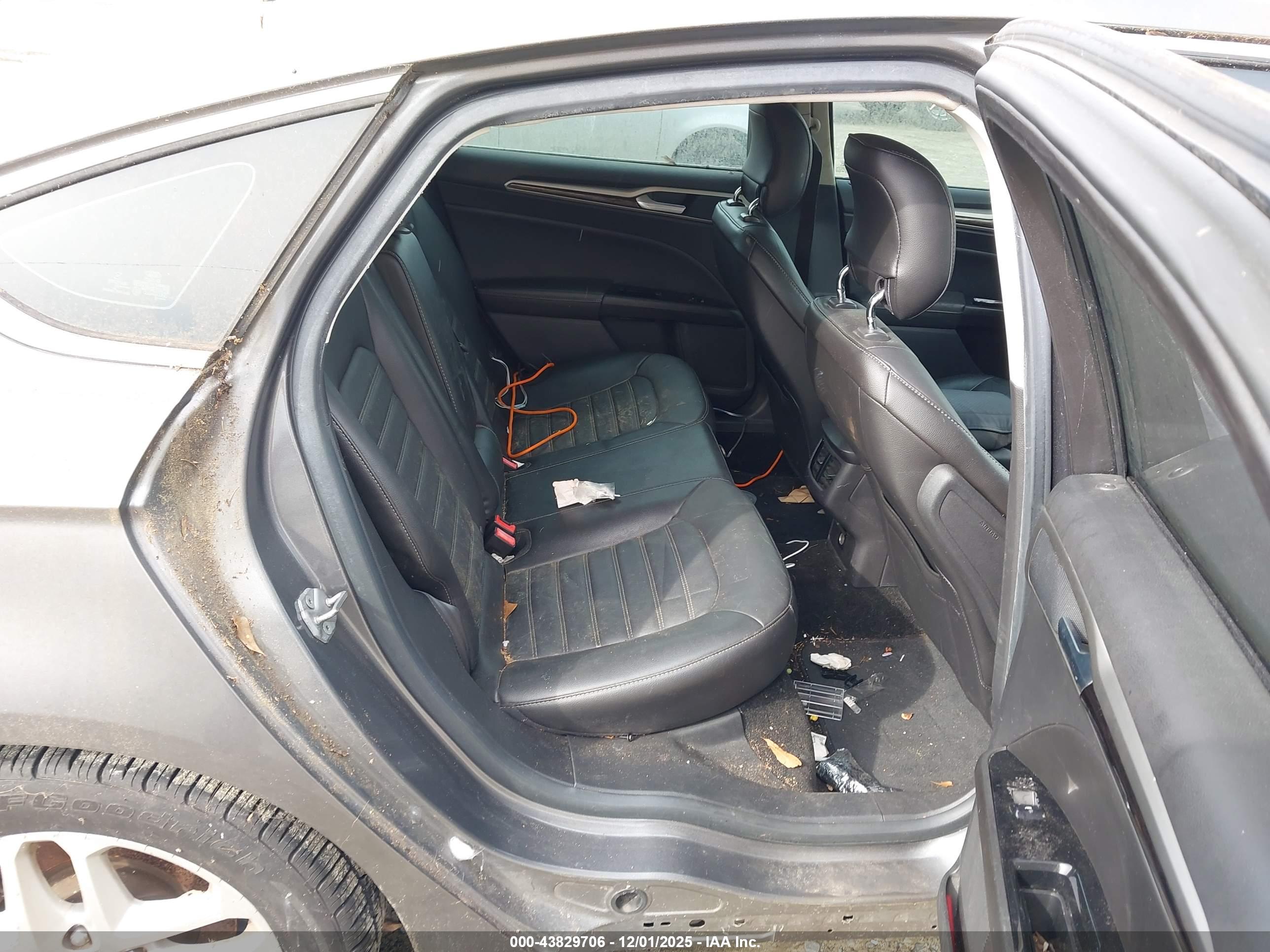 FORD FUSION image 8
