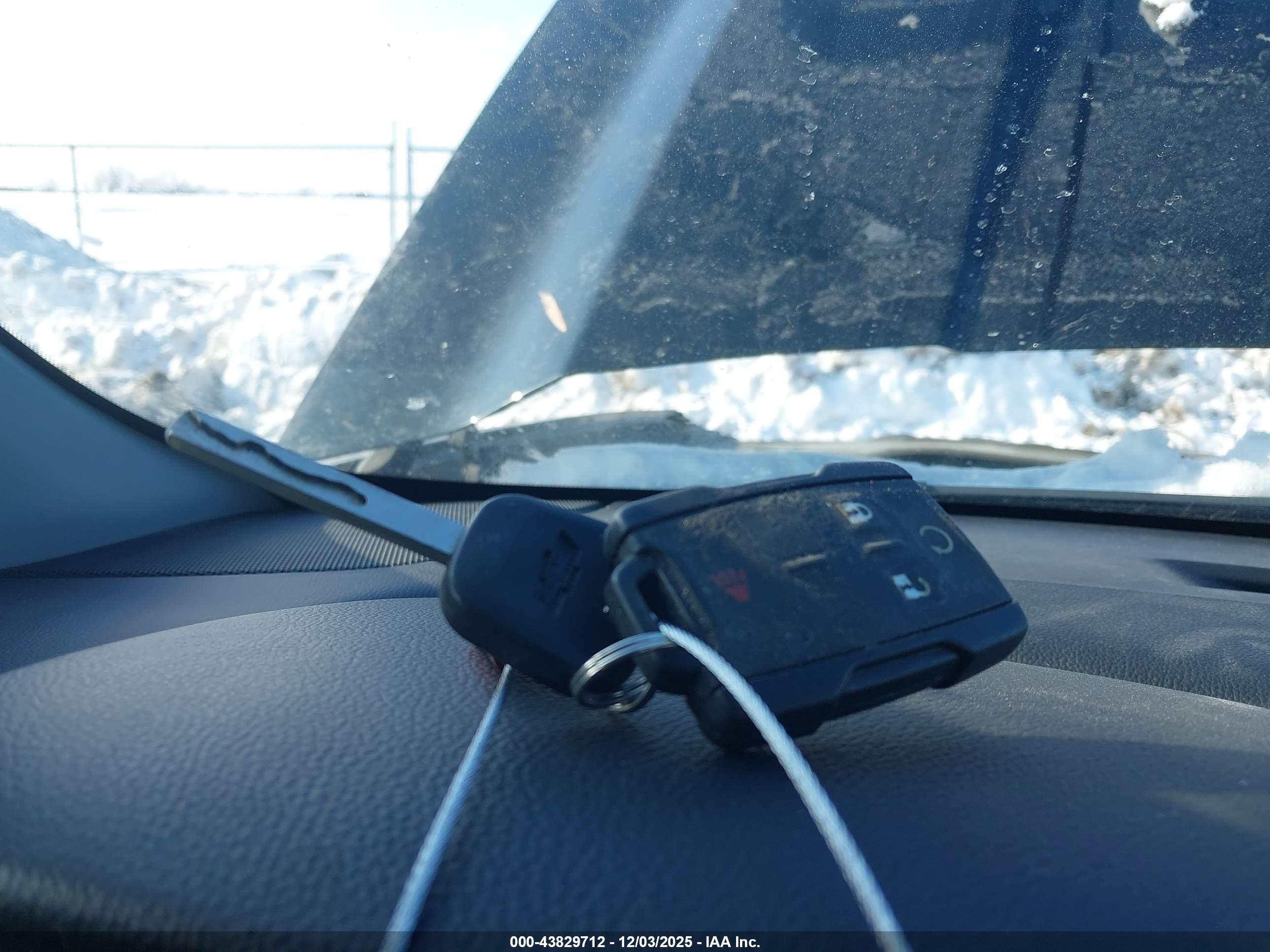 CHEVROLET SILVERADO image 11