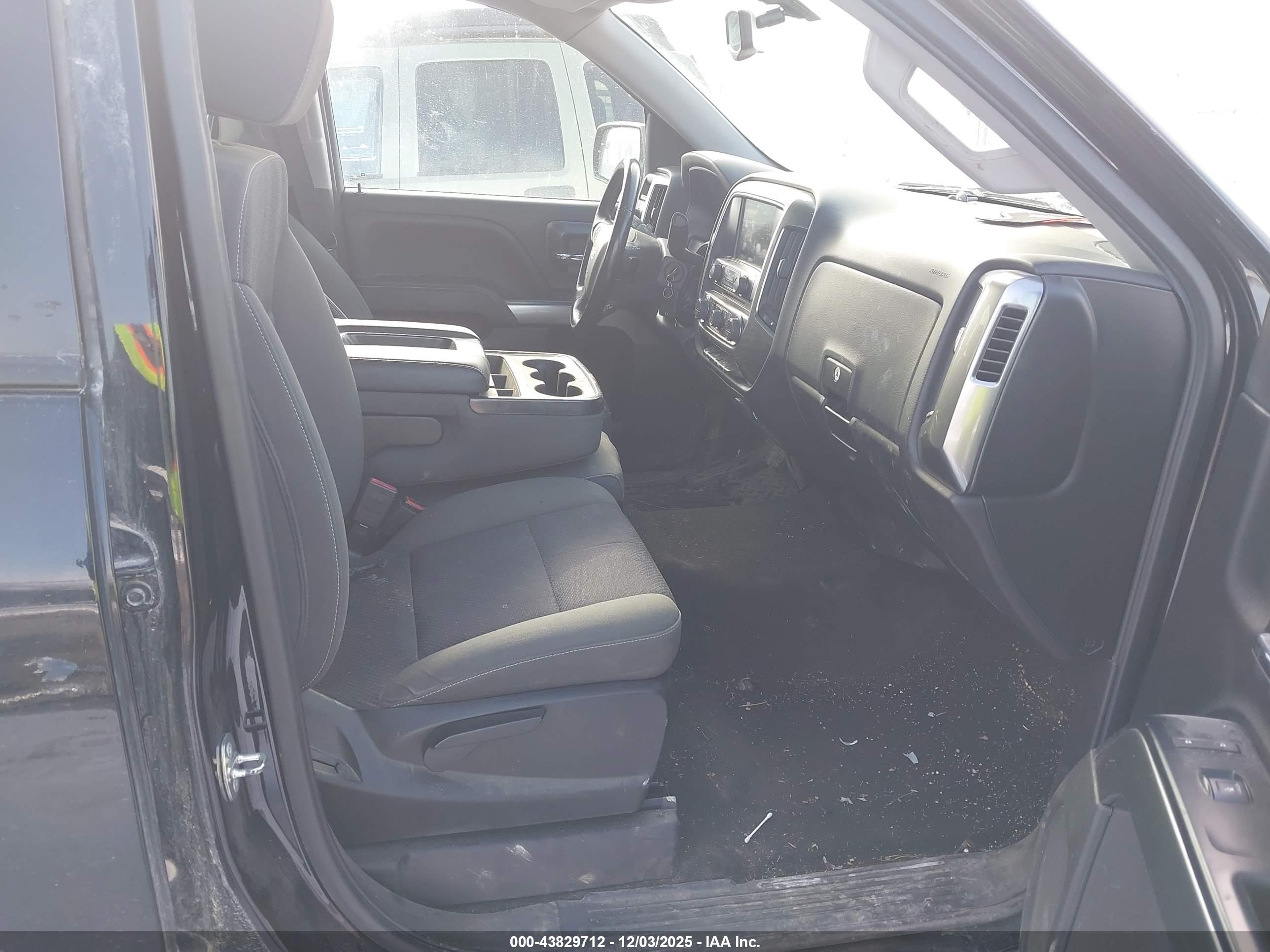 CHEVROLET SILVERADO image 5