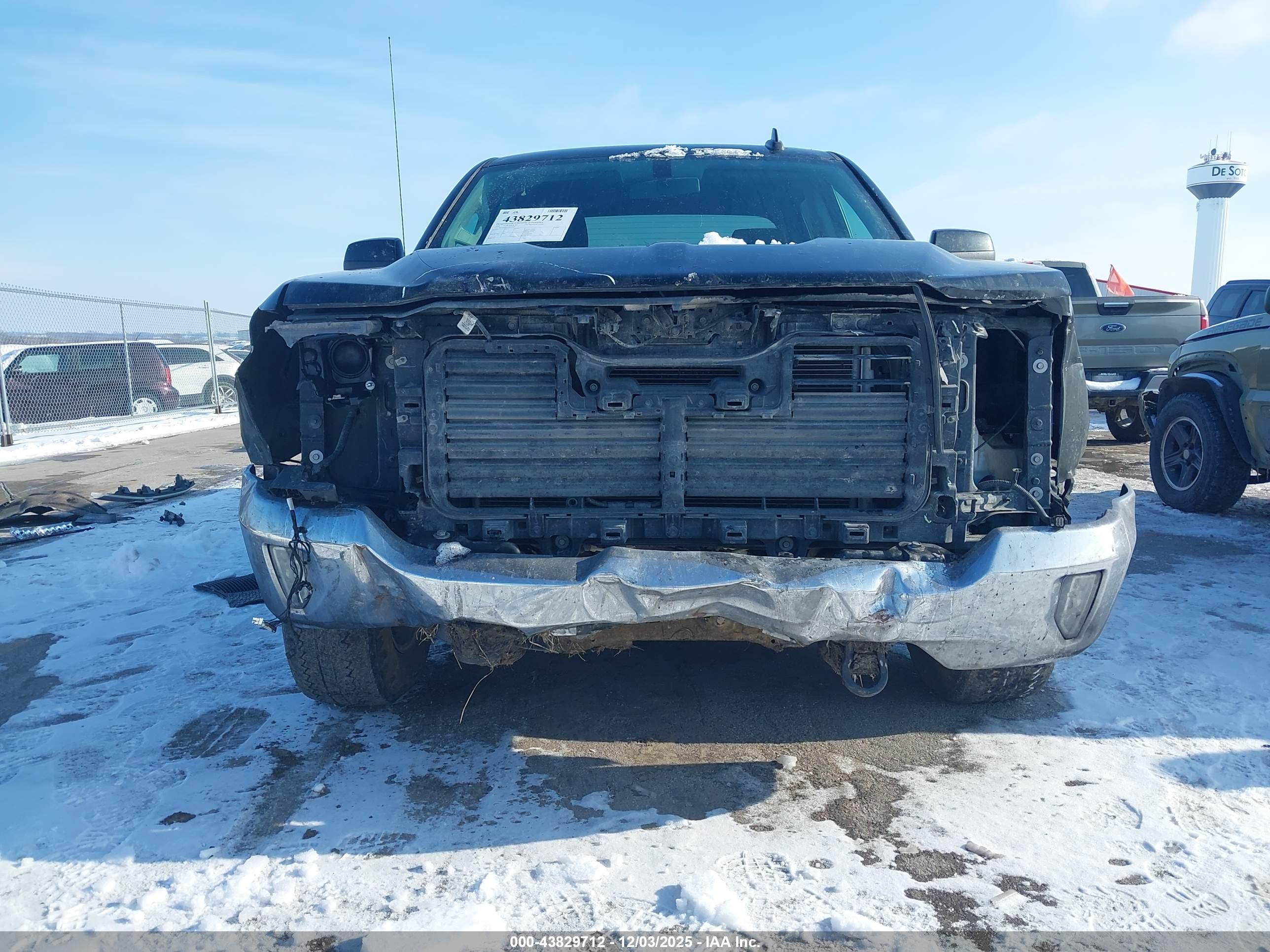 CHEVROLET SILVERADO image 6