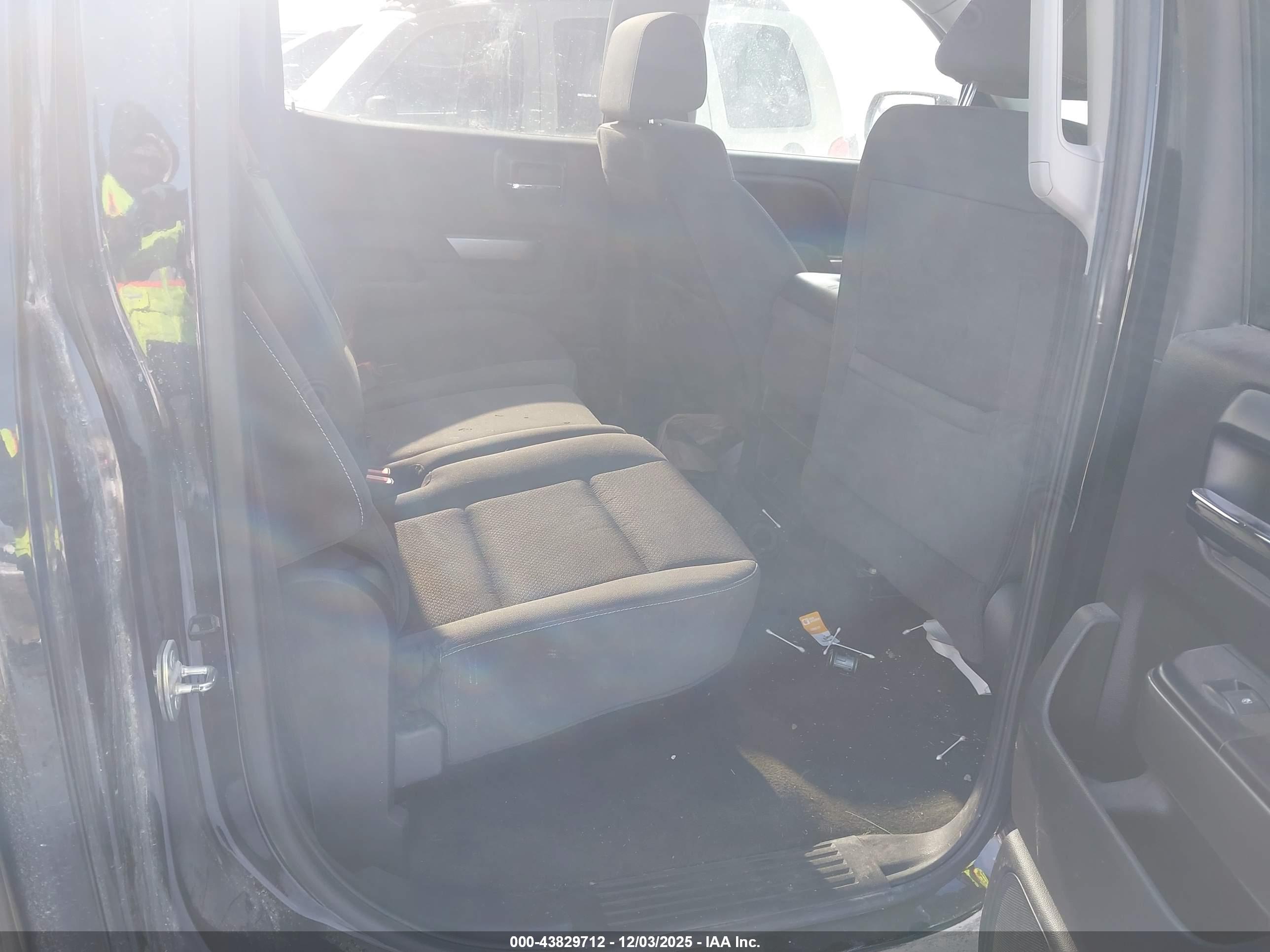 CHEVROLET SILVERADO image 8