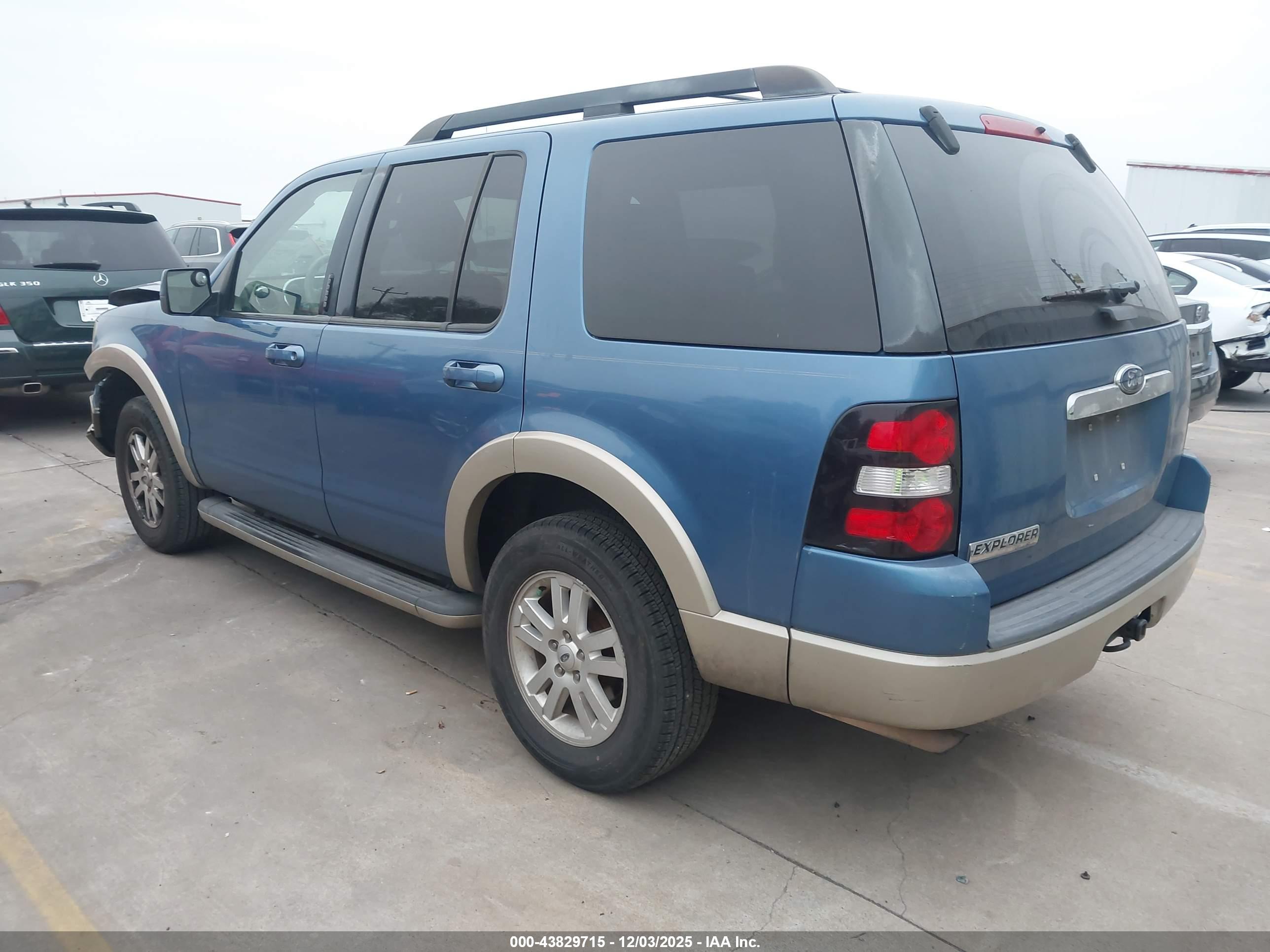 FORD EXPLORER image 3