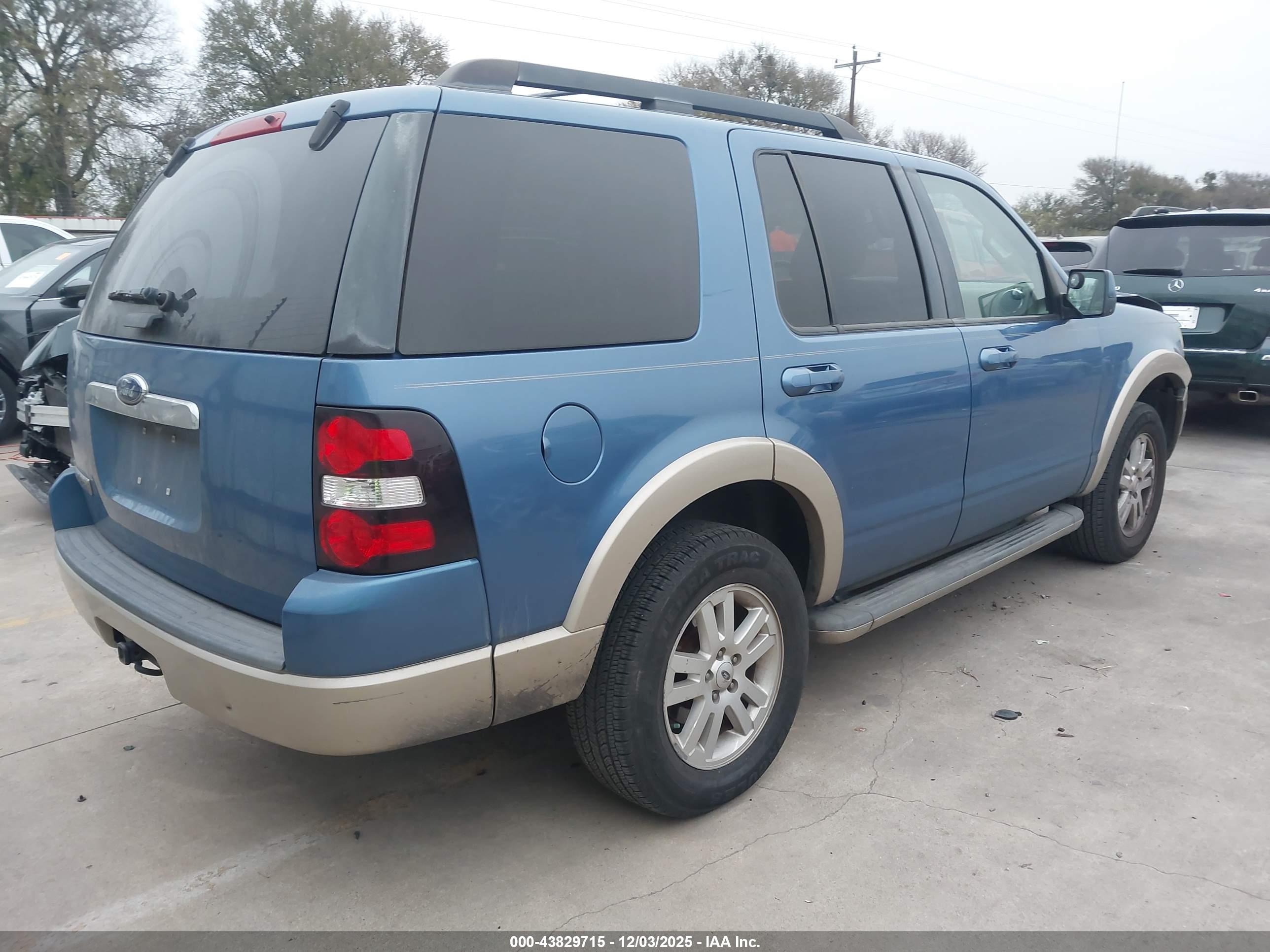 FORD EXPLORER image 4