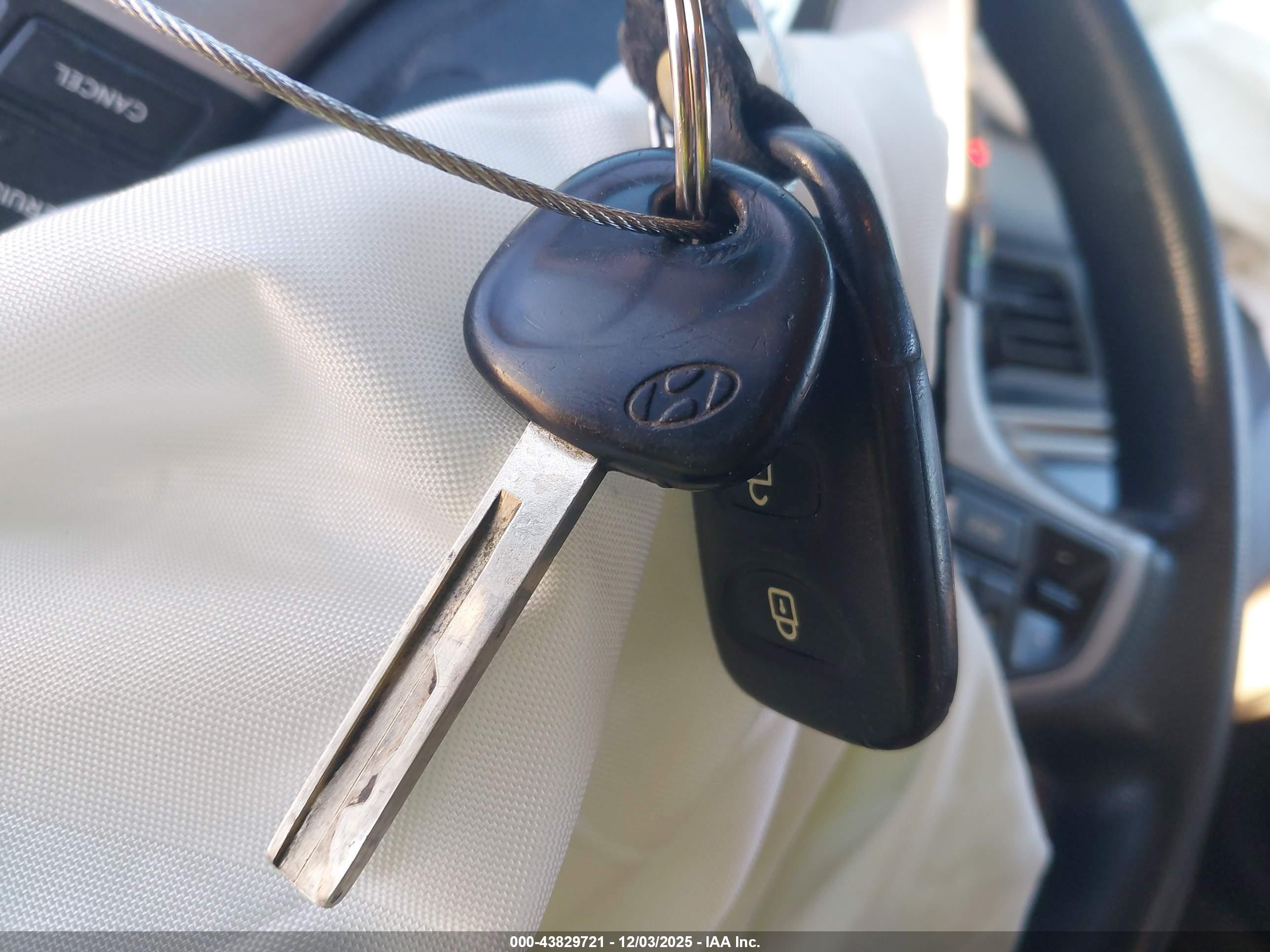 HYUNDAI ACCENT image 11