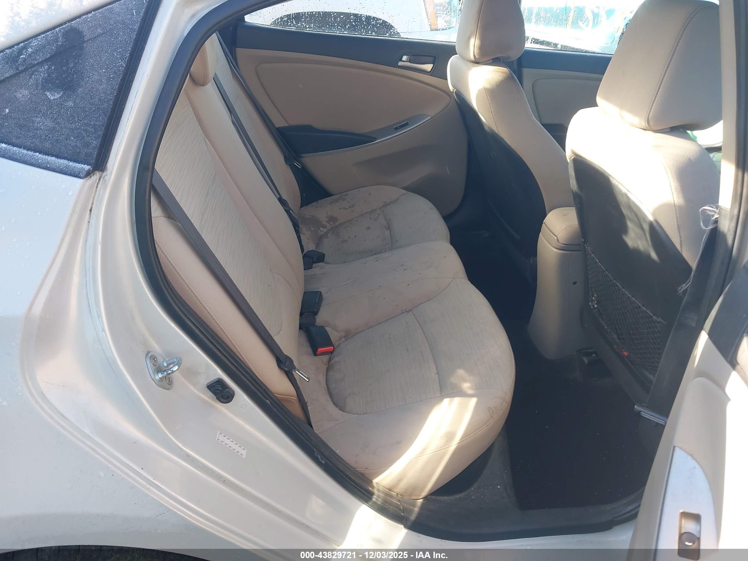 HYUNDAI ACCENT image 8
