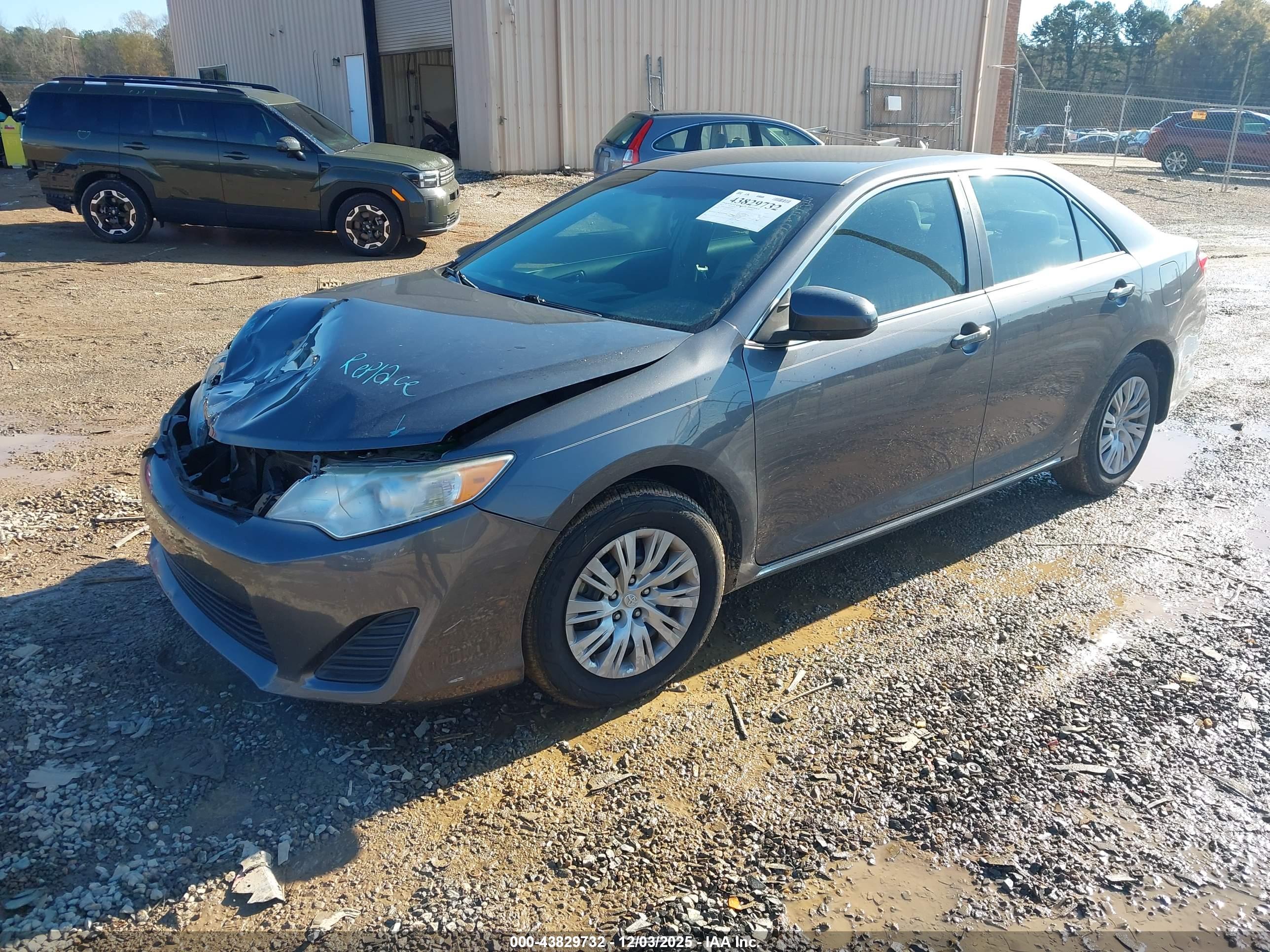 TOYOTA CAMRY image 2