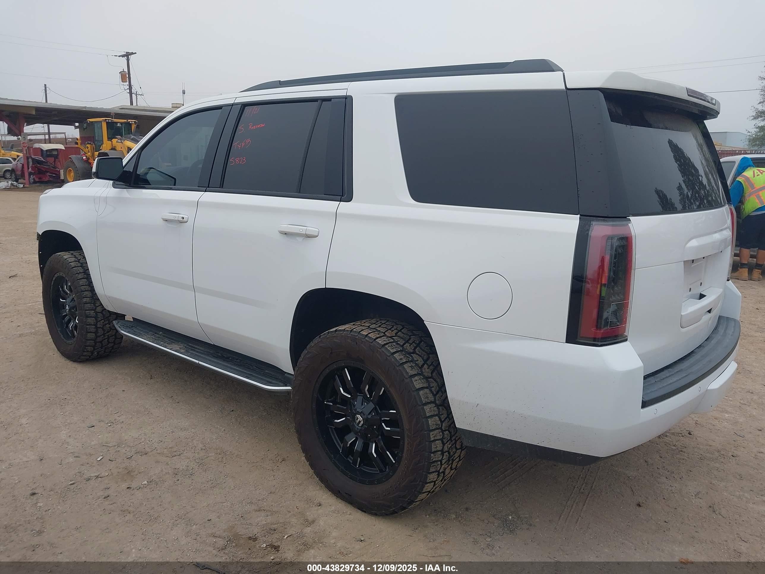 GMC YUKON image 3