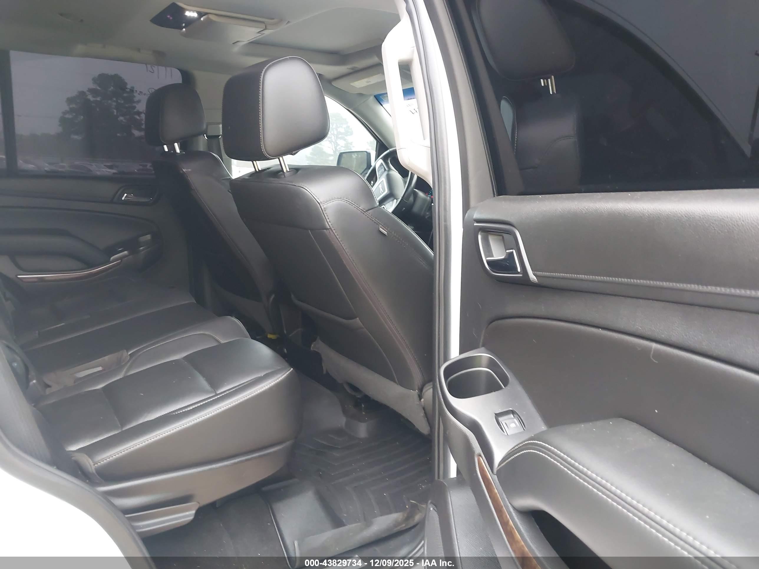 GMC YUKON image 8