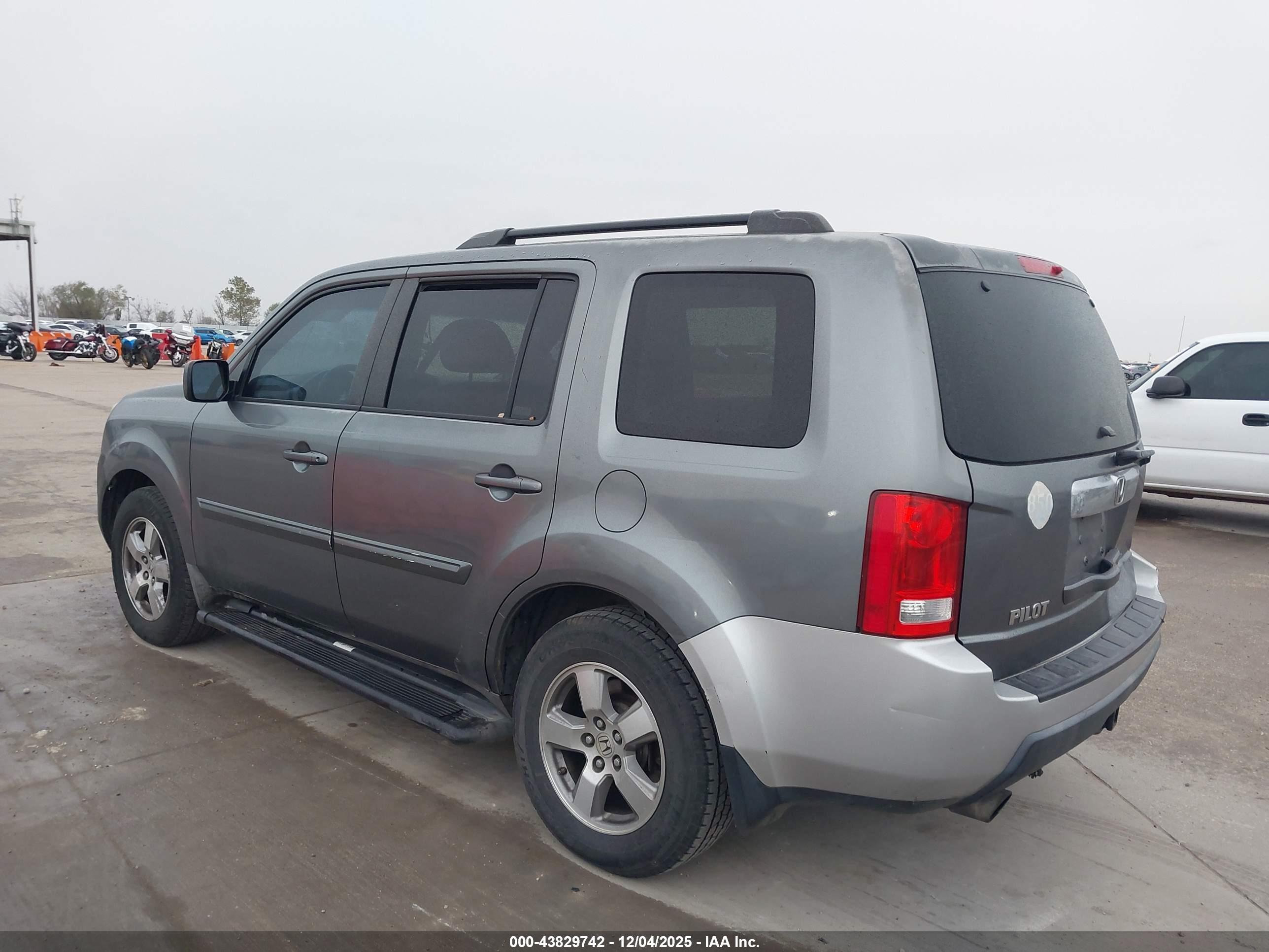 HONDA PILOT image 3