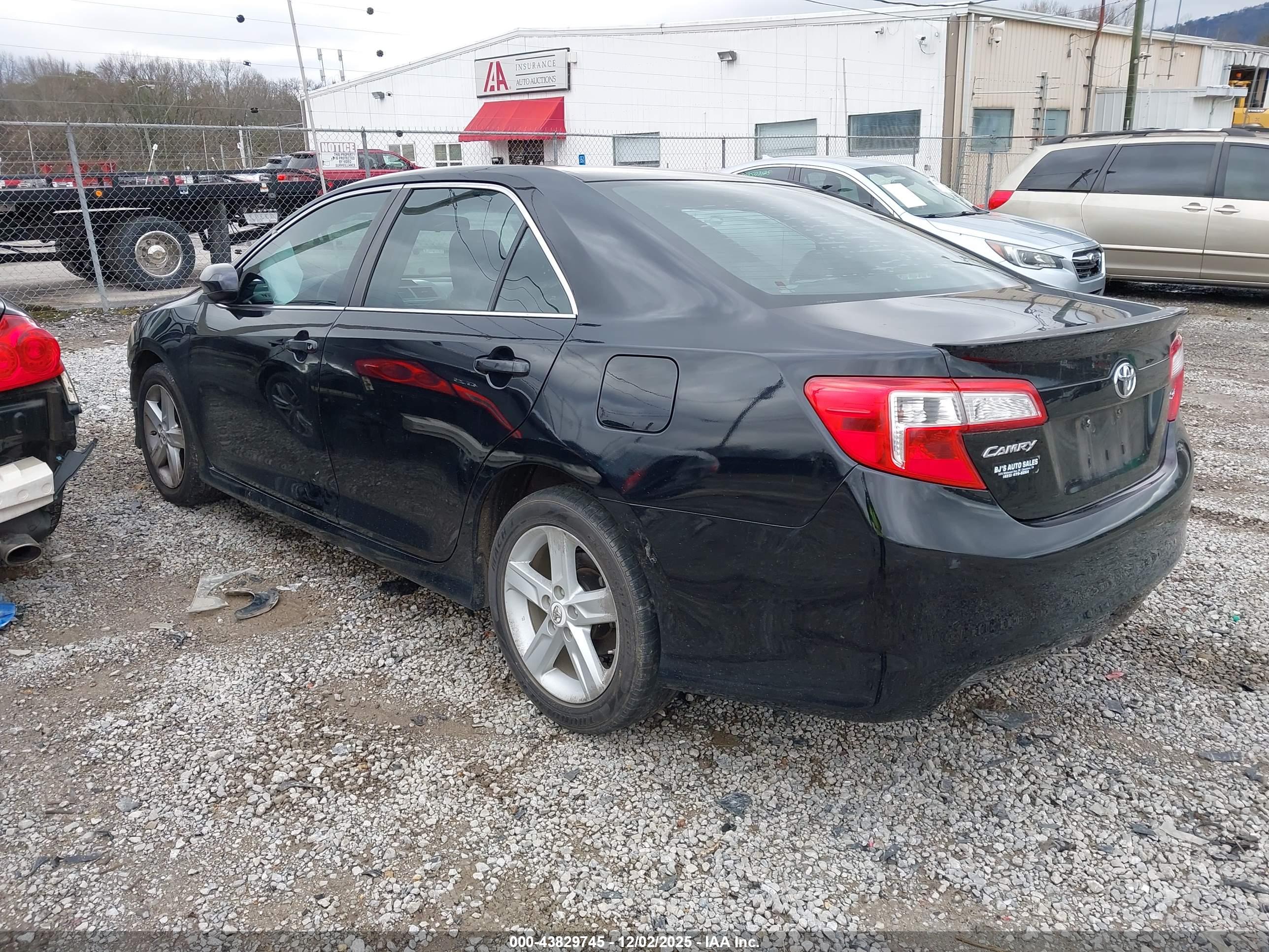 TOYOTA CAMRY image 3