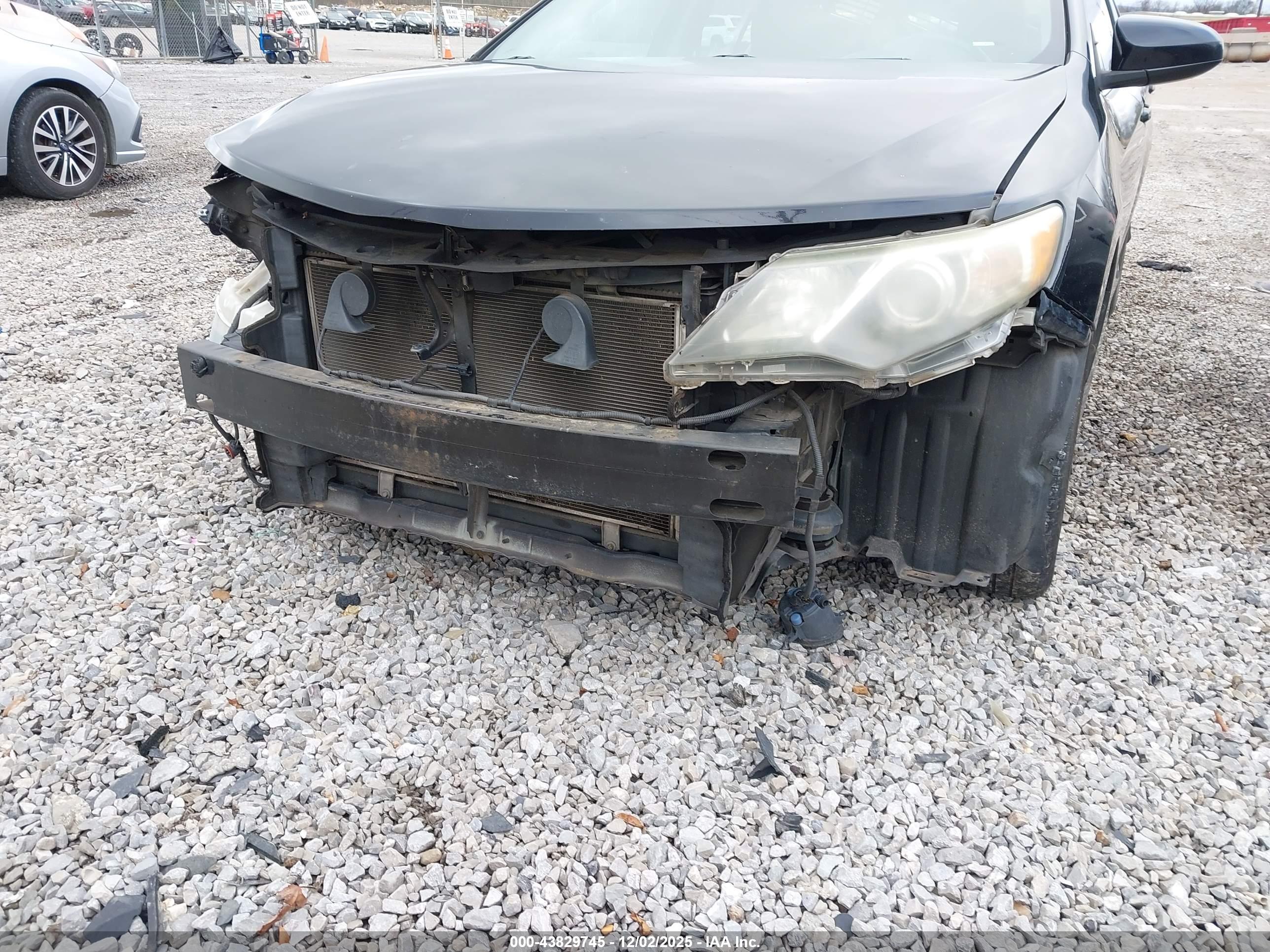 TOYOTA CAMRY image 6