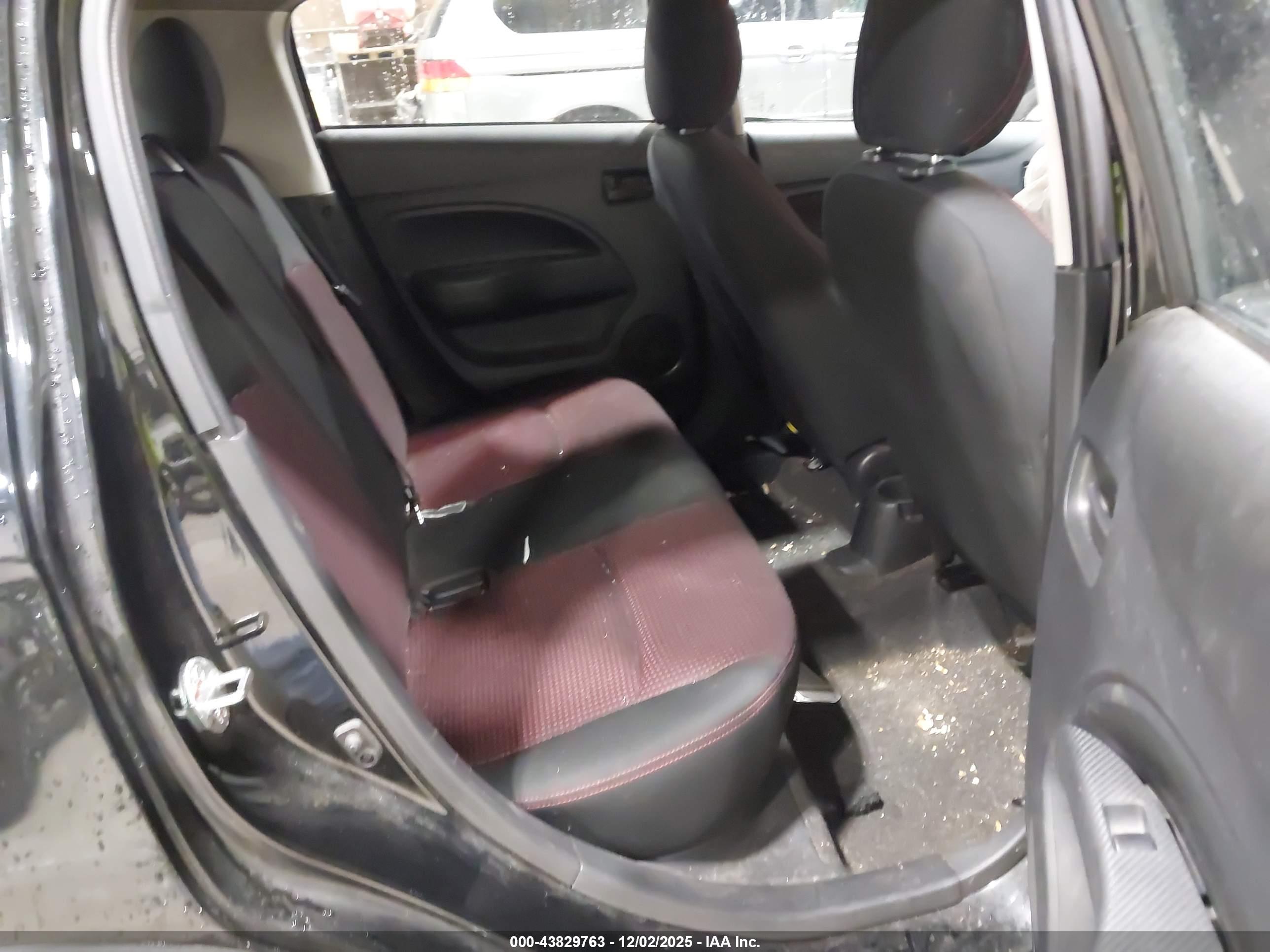 MITSUBISHI MIRAGE image 8