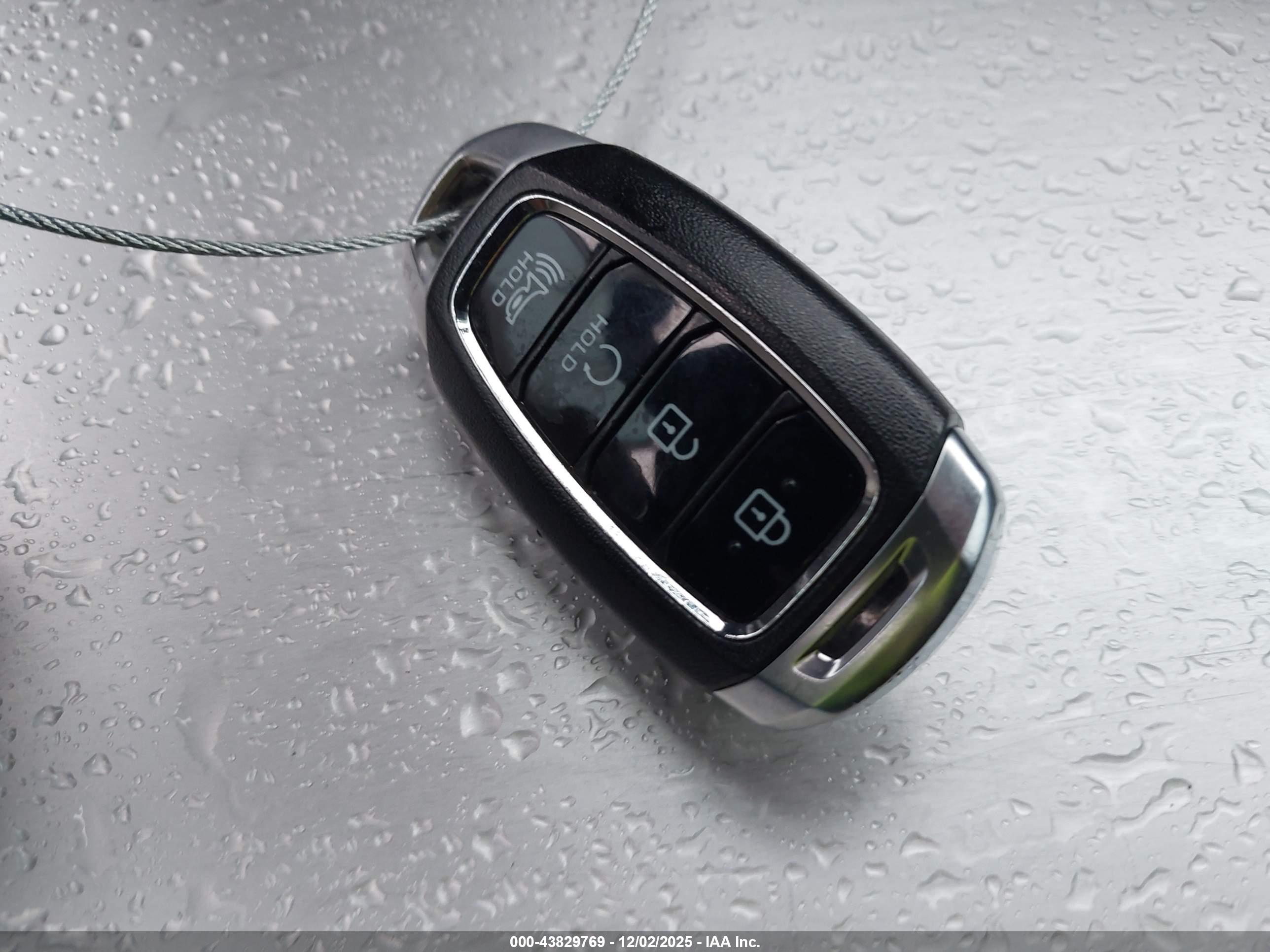 HYUNDAI KONA image 11