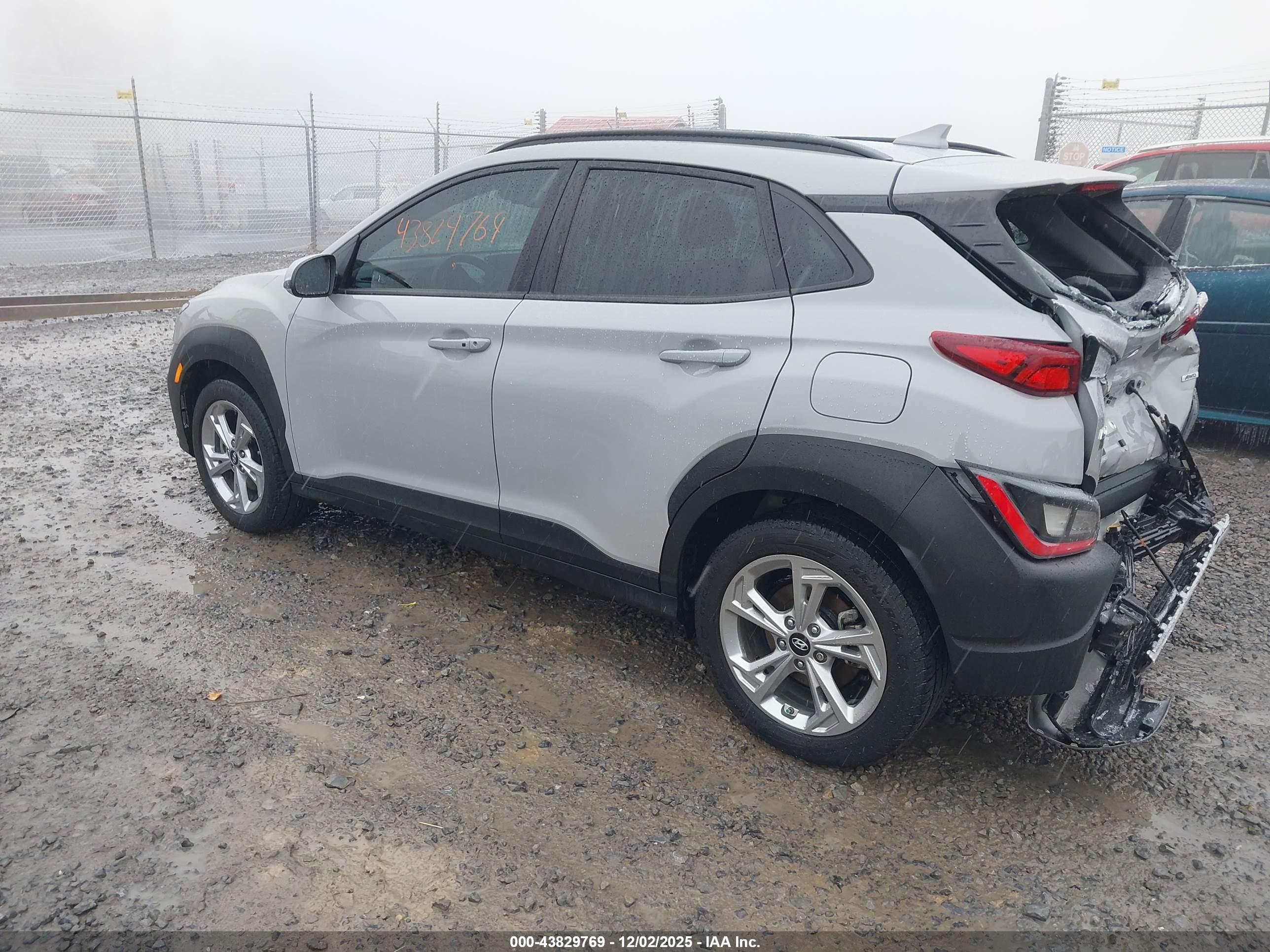 HYUNDAI KONA image 3
