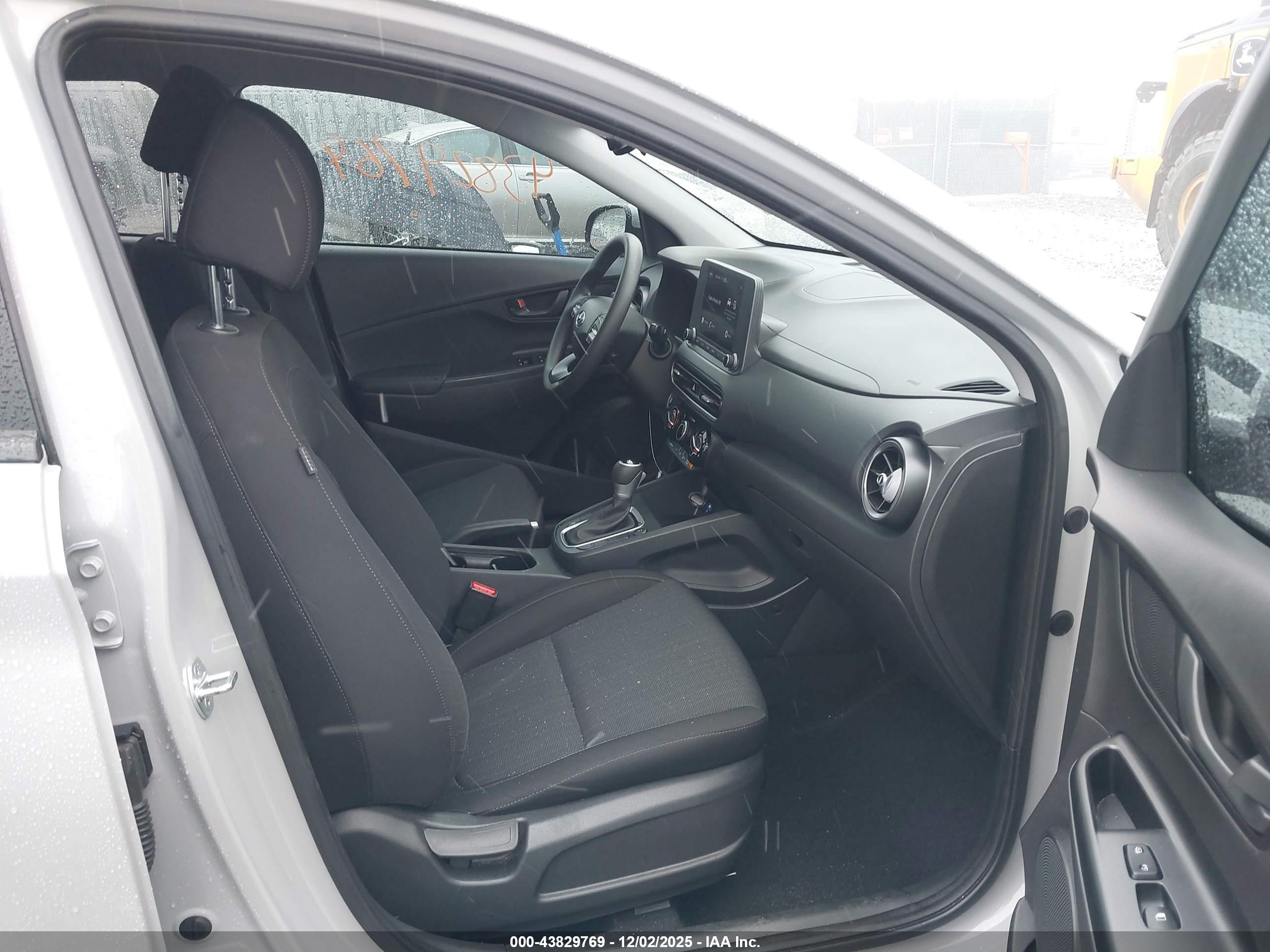 HYUNDAI KONA image 5