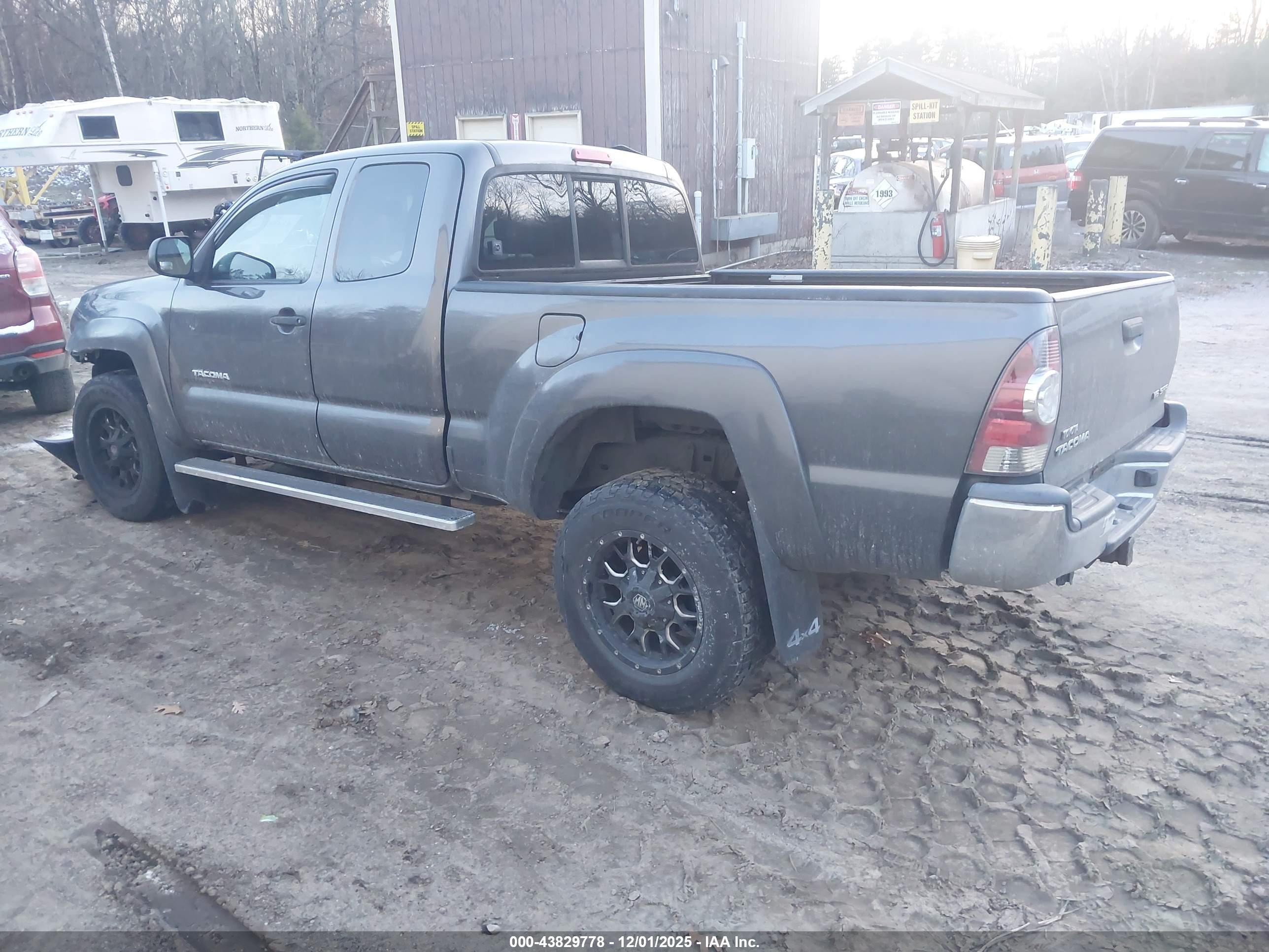 TOYOTA TACOMA image 3