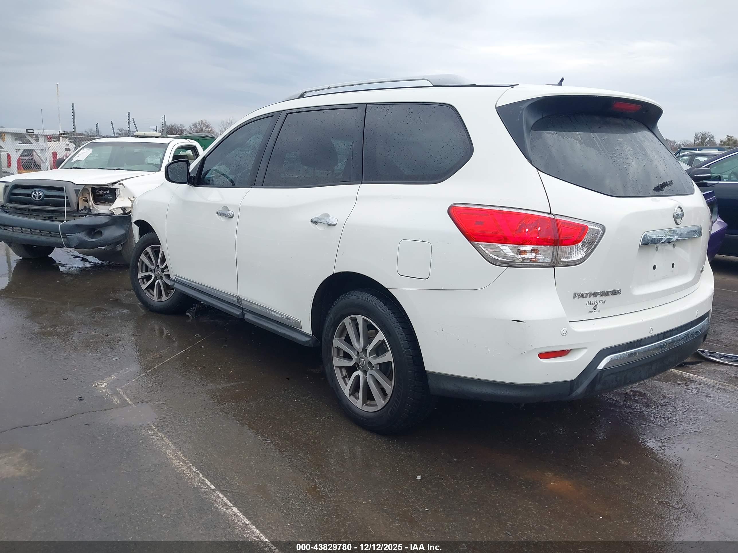 NISSAN PATHFINDER image 3