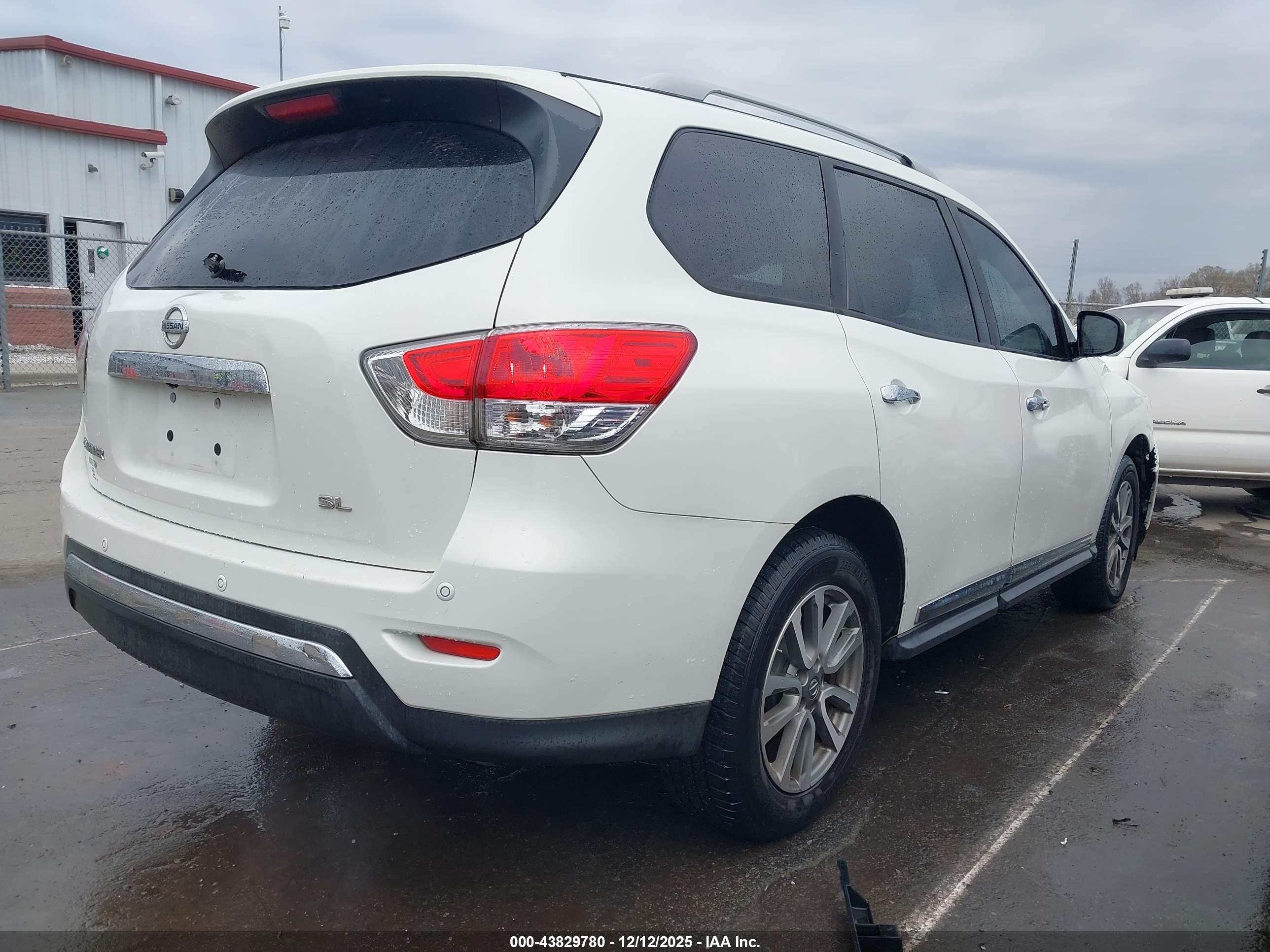 NISSAN PATHFINDER image 4