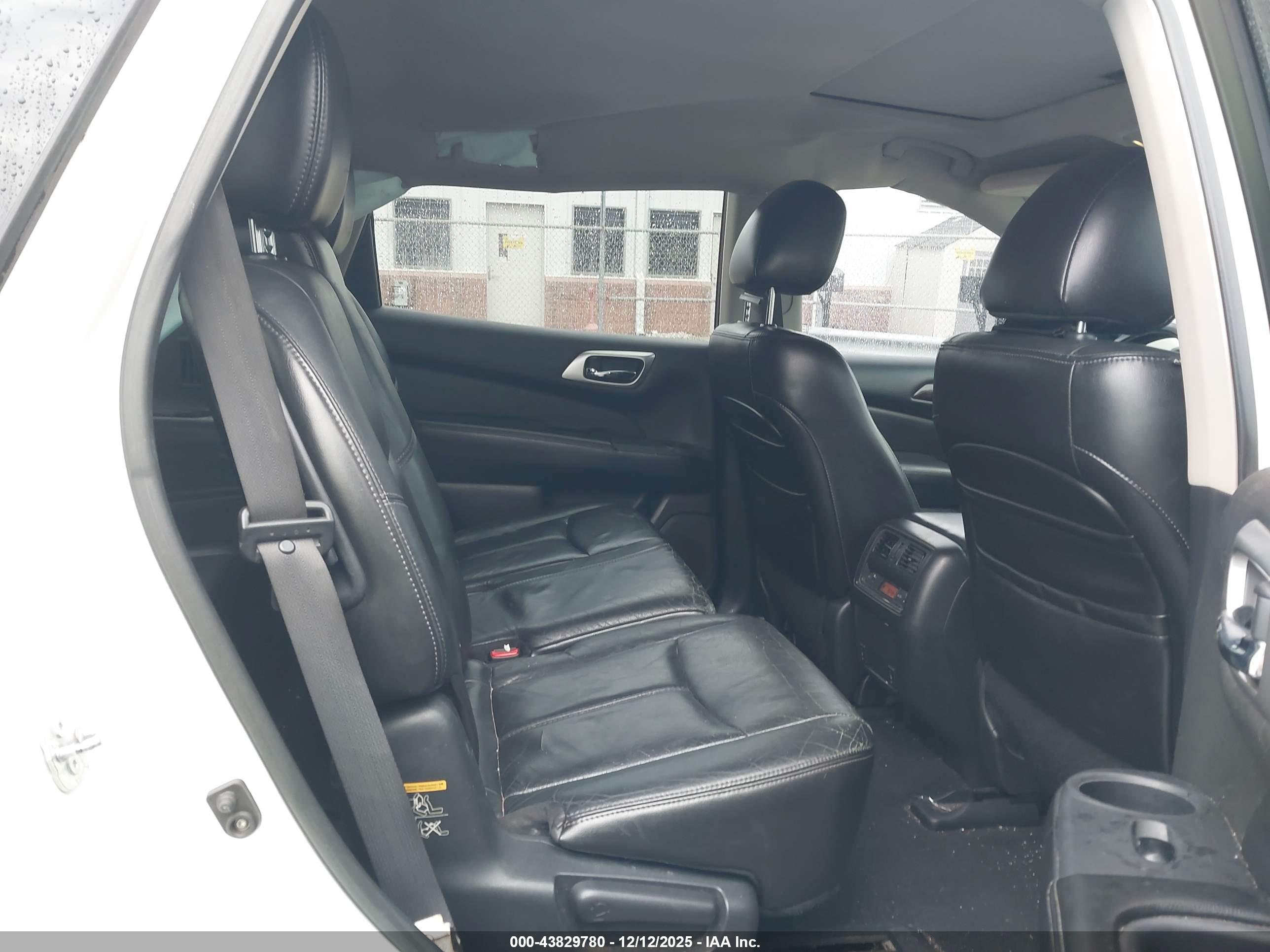 NISSAN PATHFINDER image 8