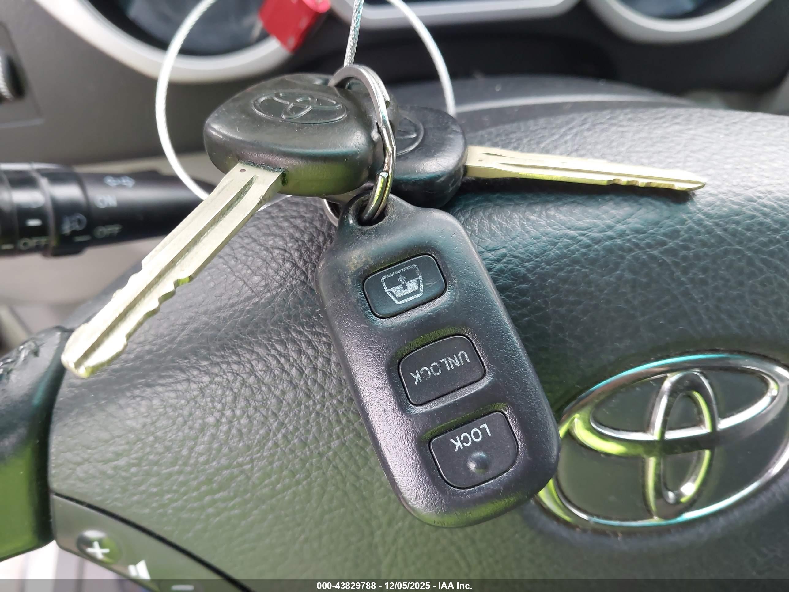 TOYOTA 4RUNNER image 11