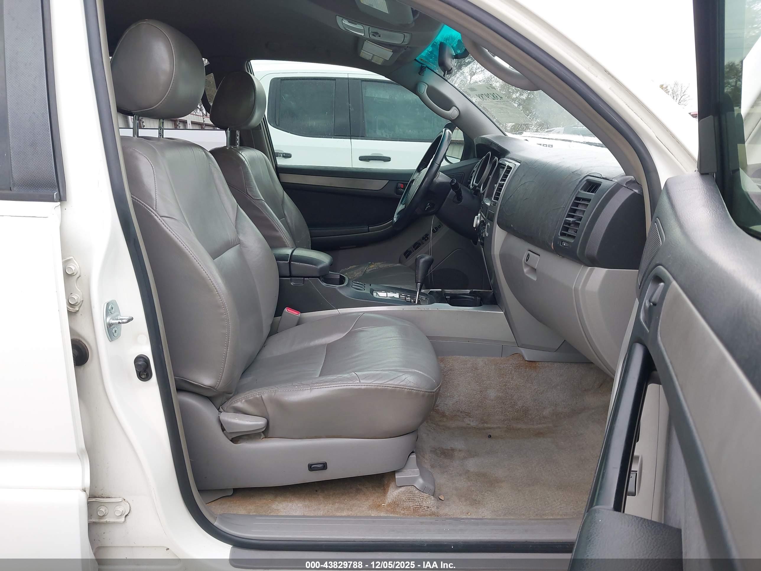 TOYOTA 4RUNNER image 5